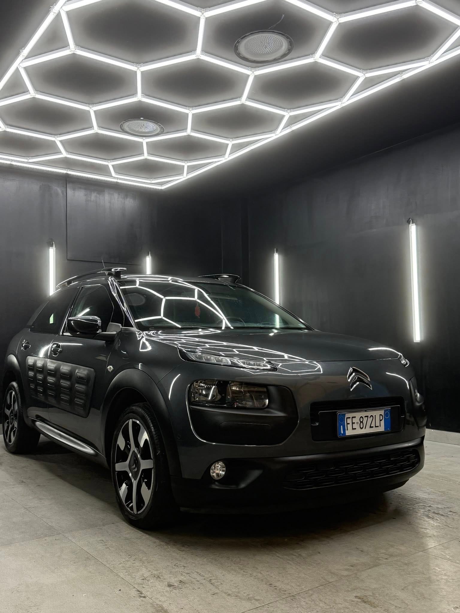 
CITROENC4 CACTUS PureTech 110 S&S Shine2016 full									