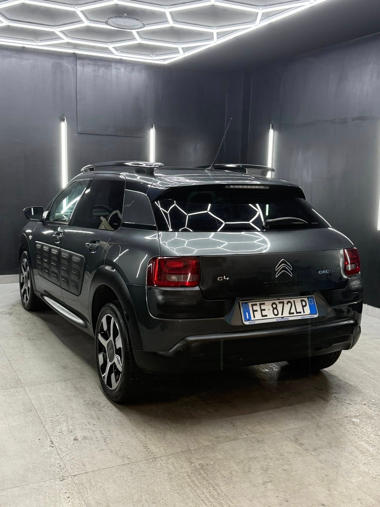 
CITROENC4 CACTUS PureTech 110 S&S Shine2016 full									