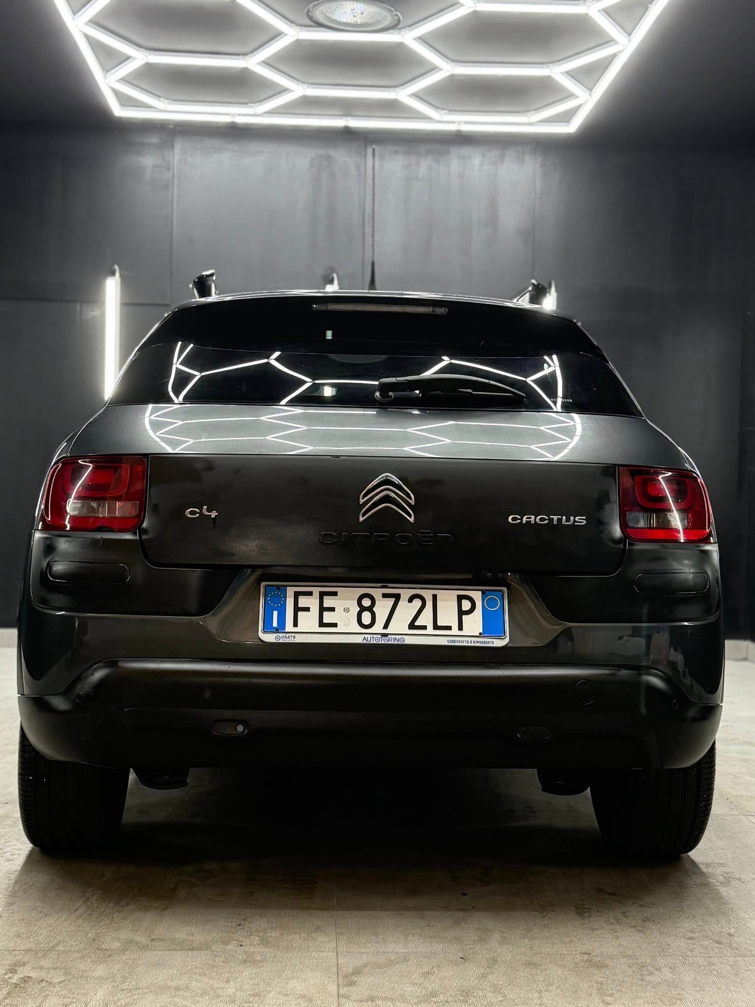 
CITROENC4 CACTUS PureTech 110 S&S Shine2016 full									