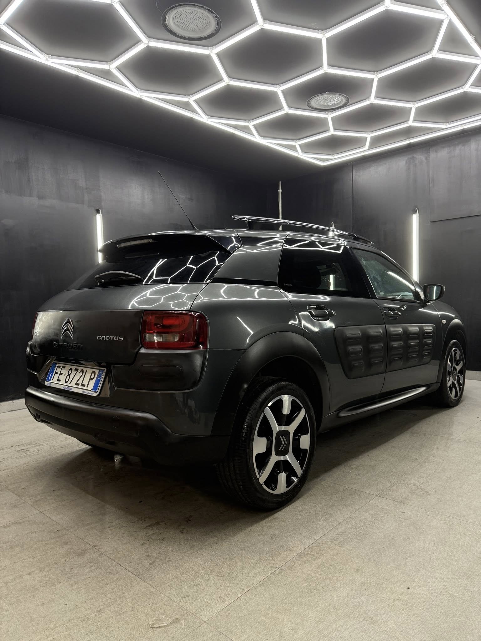 
CITROENC4 CACTUS PureTech 110 S&S Shine2016 full									