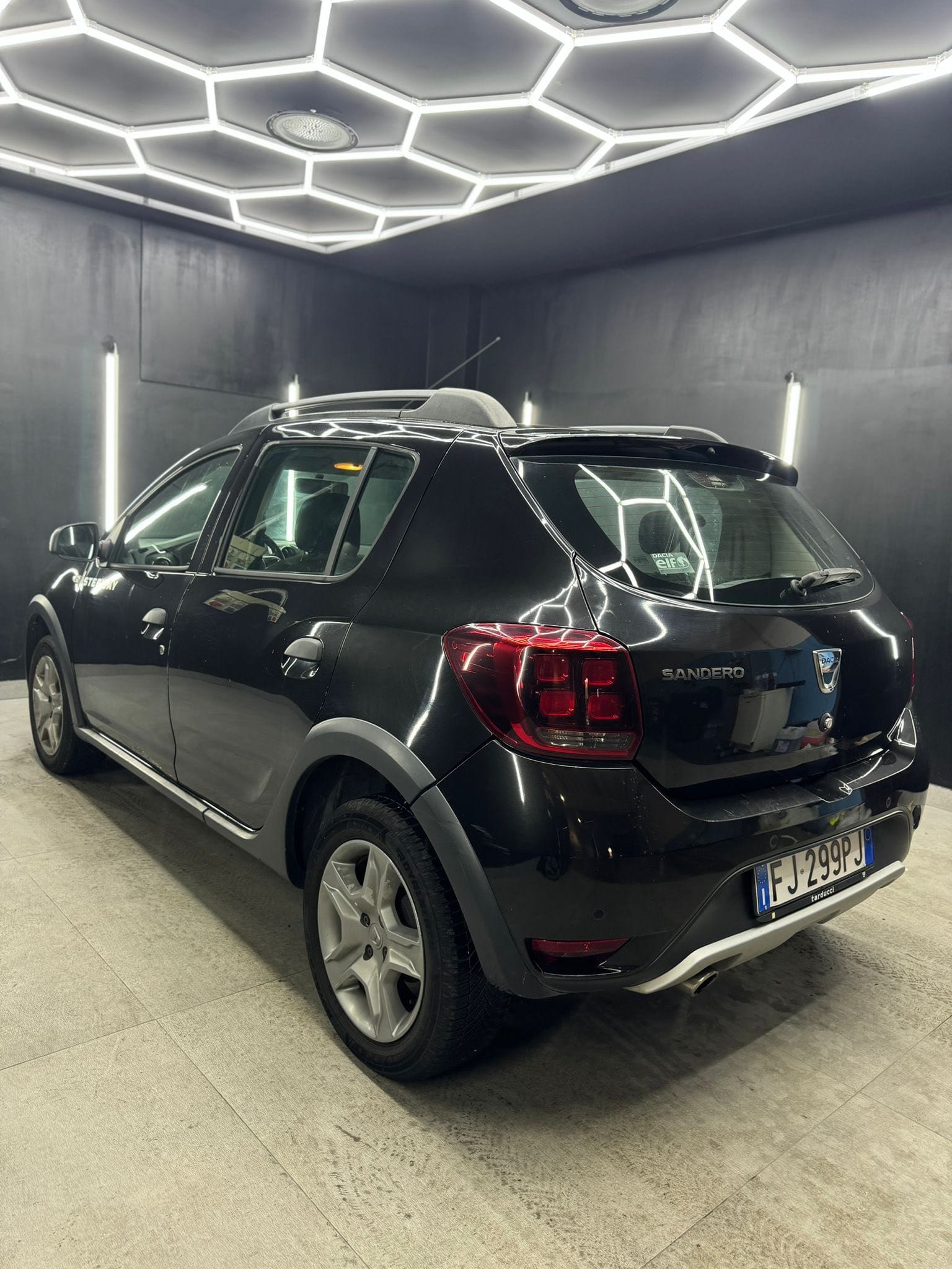
DACIASANDERO STEPWAY 0.9 TCe 12V T-GPL 90CV S&S Serie Speciale Brave2017 full									