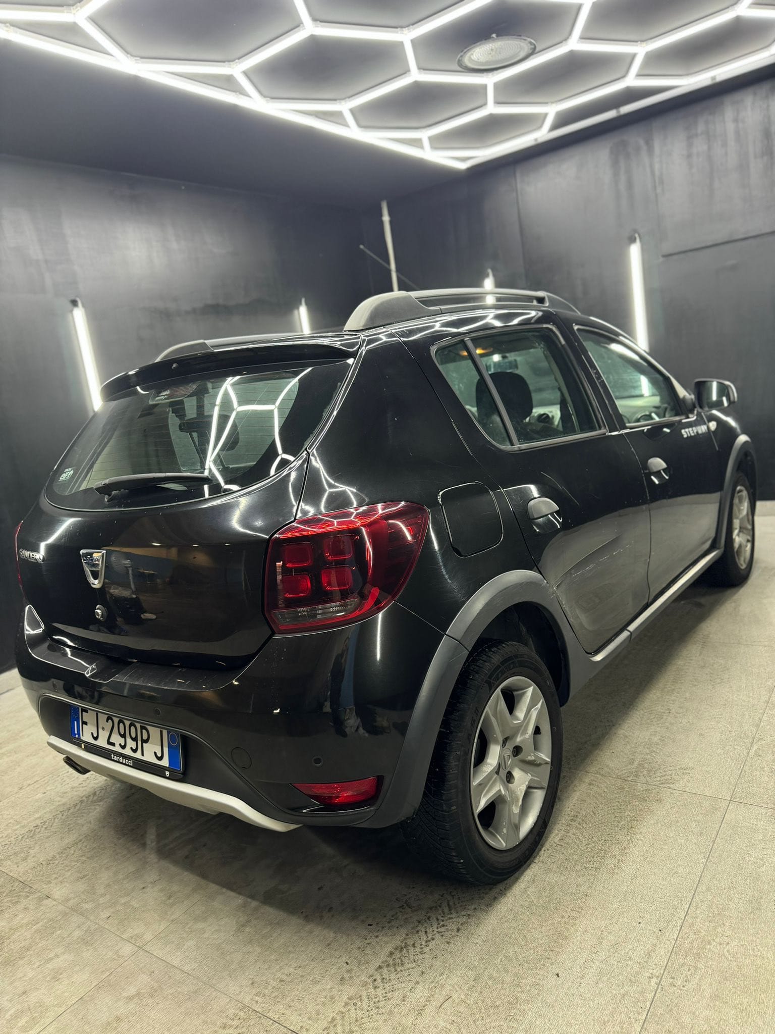 
DACIASANDERO STEPWAY 0.9 TCe 12V T-GPL 90CV S&S Serie Speciale Brave2017 full									