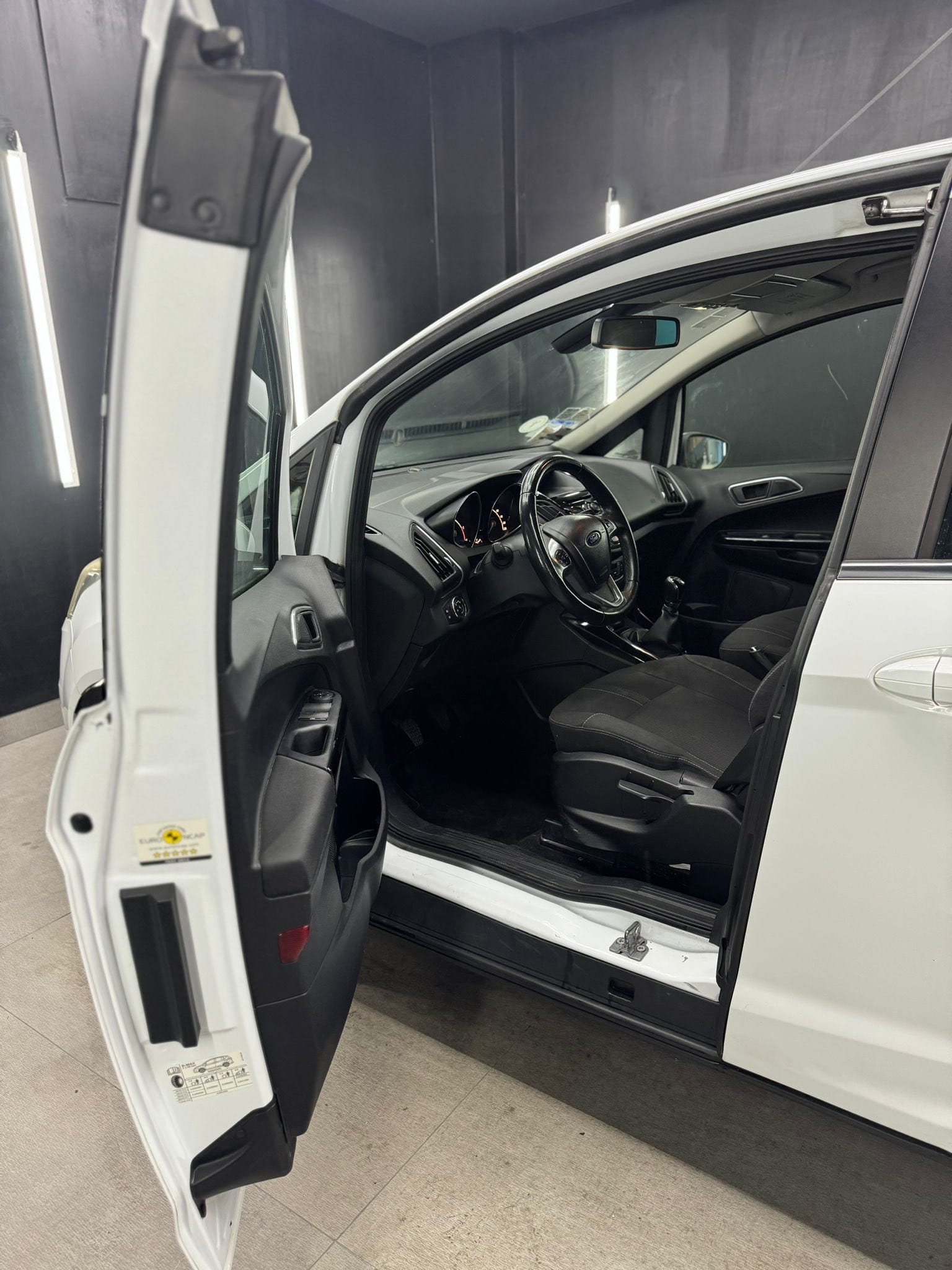 
FORDB-Max 1.5 TDCi 75 CV Business Titanium2014 full									