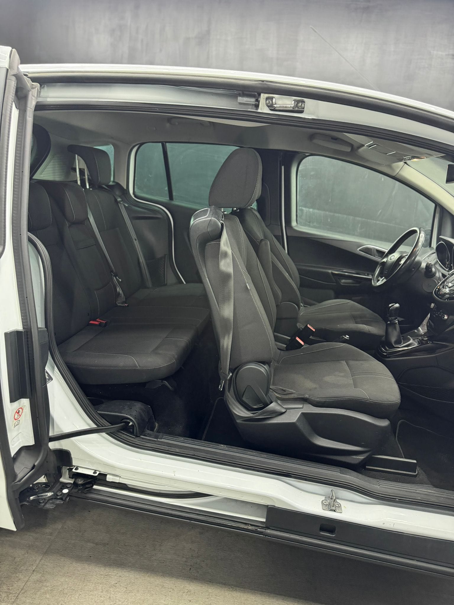 
FORDB-Max 1.5 TDCi 75 CV Business Titanium2014 full									