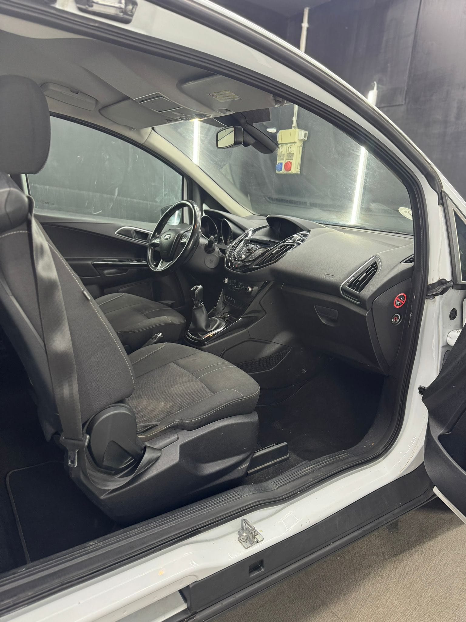
FORDB-Max 1.5 TDCi 75 CV Business Titanium2014 full									