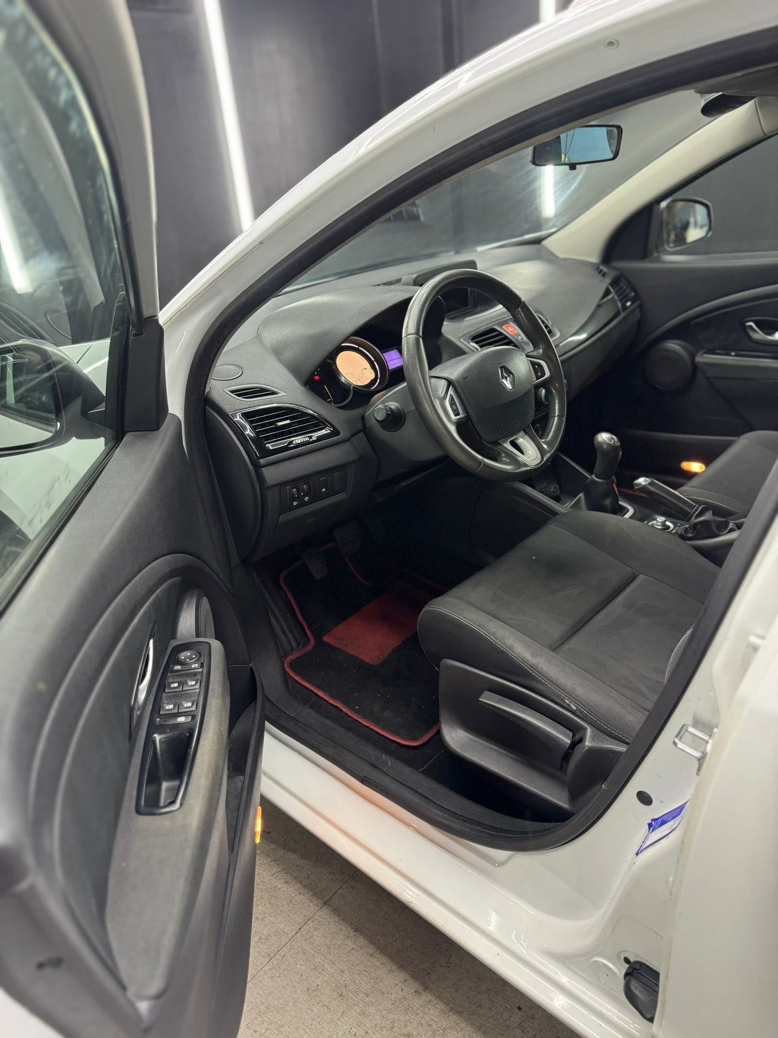 
RENAULTMegane 1.5 dCi 90CV SporTour Attractive2011 full									