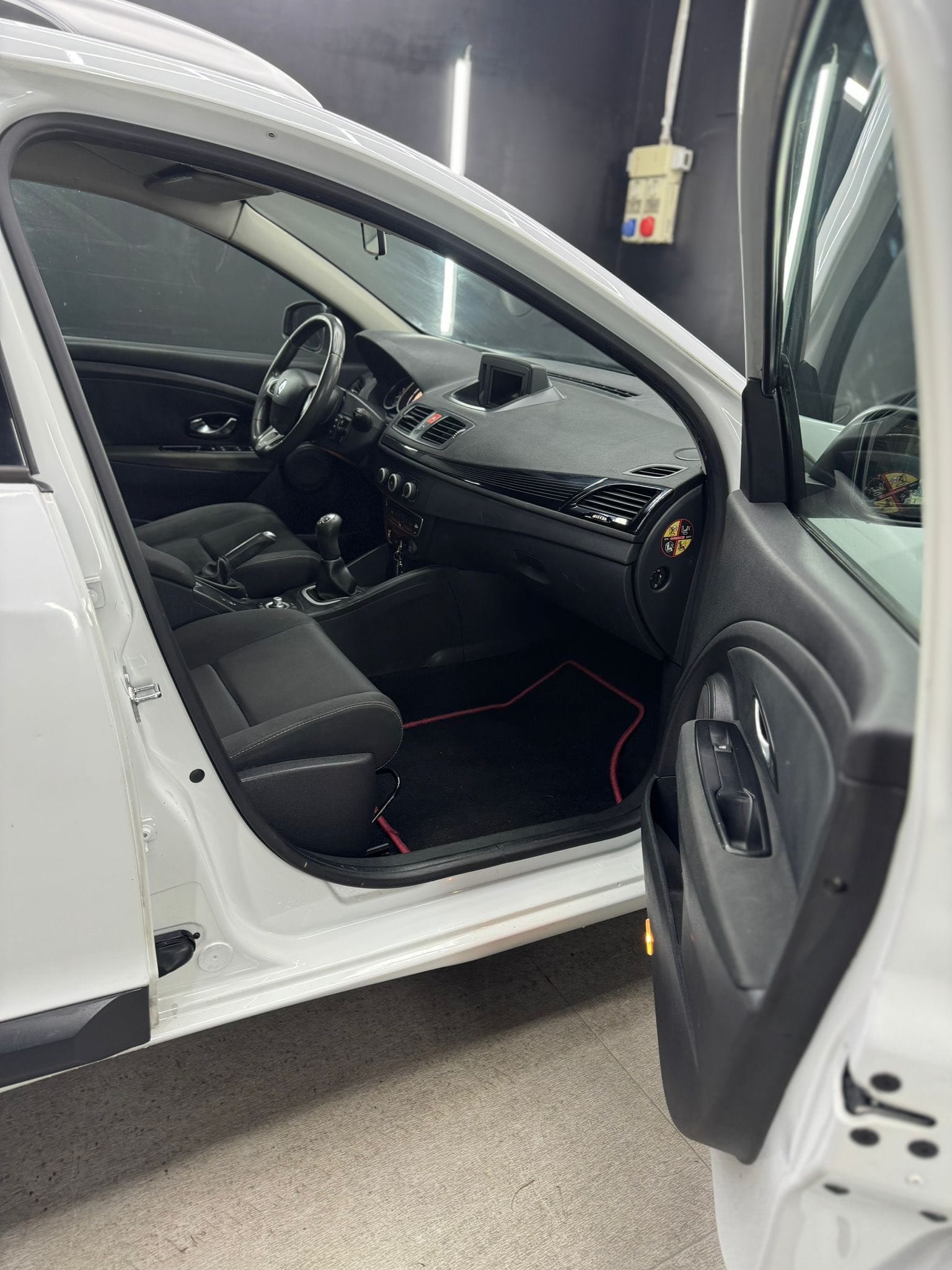 
RENAULTMegane 1.5 dCi 90CV SporTour Attractive2011 full									