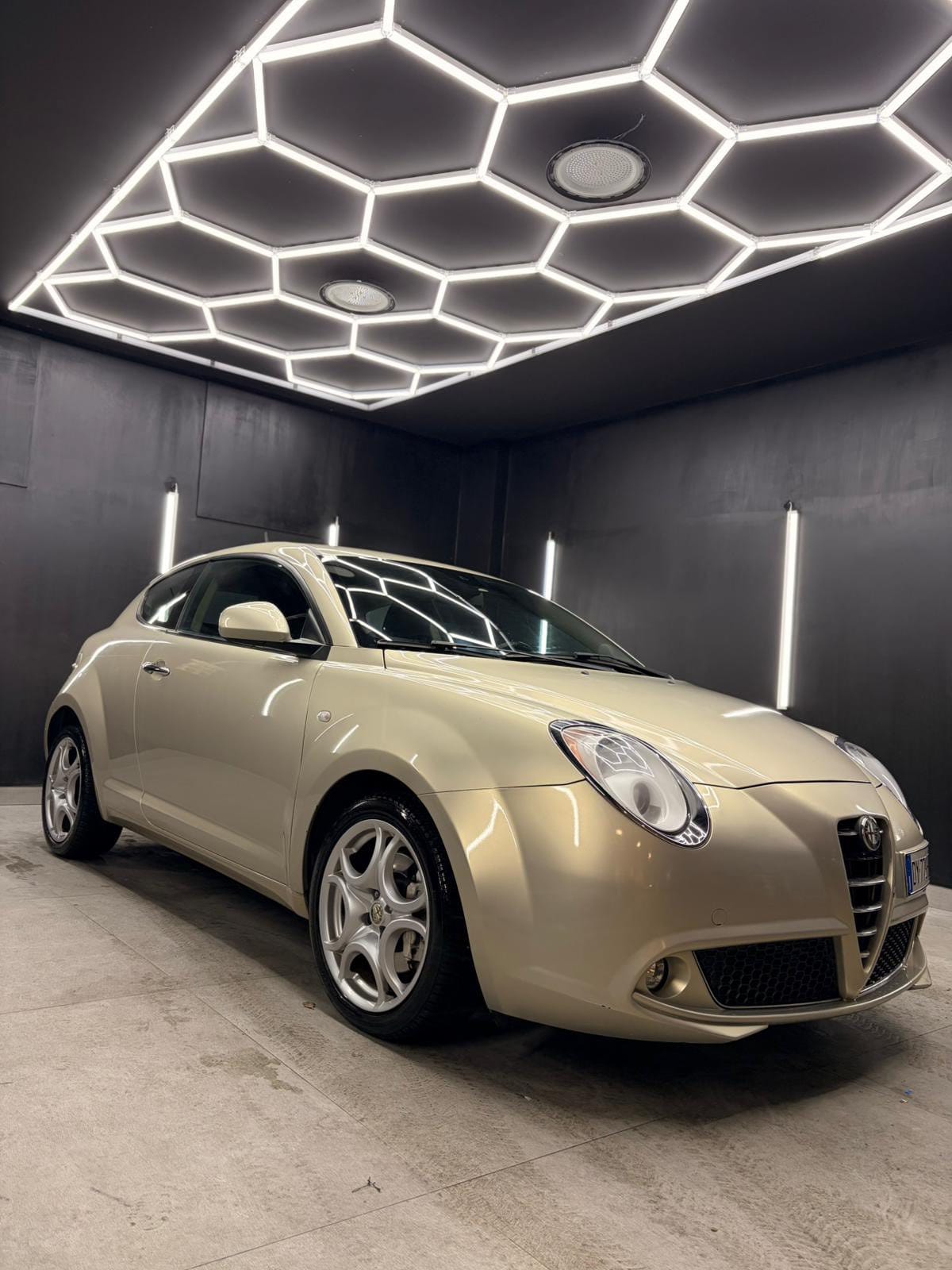 
ALFA ROMEOMiTo 1.4 T 155 CV Distinctive Sport Pack2009 full									