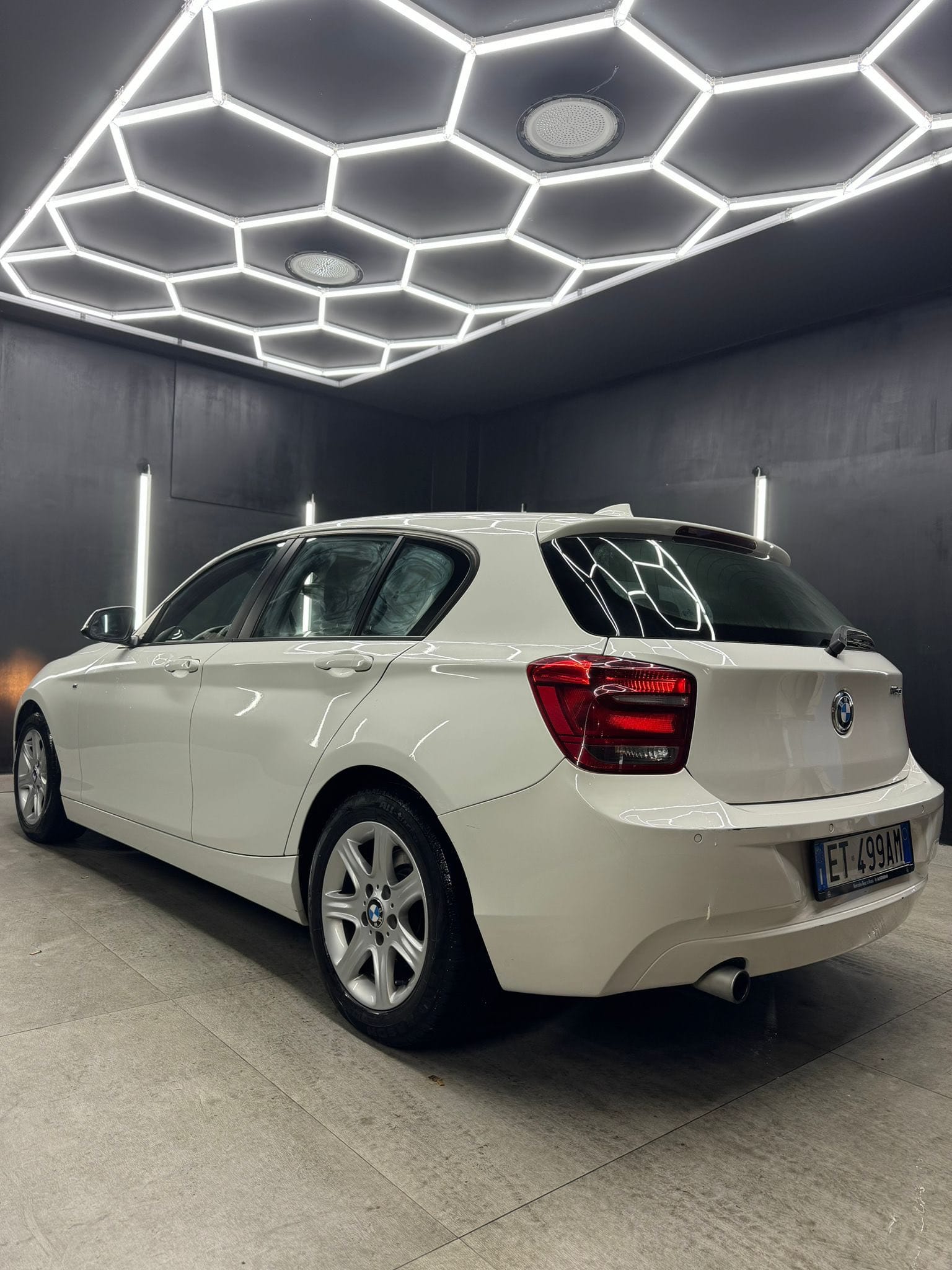 
BMWSerie 1 116d 5p. EfficientDynamics Urban2013 full									