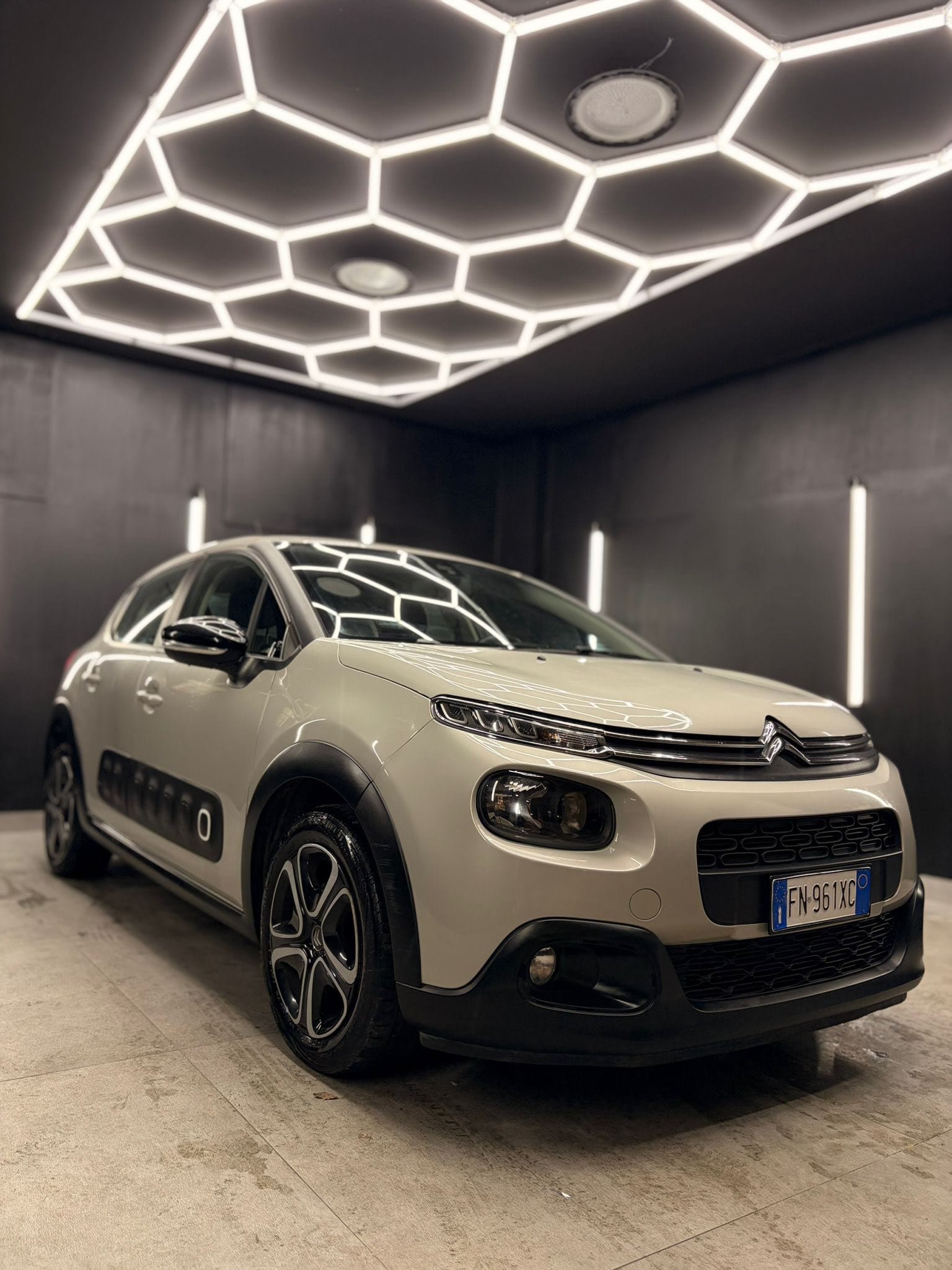 
CITROENC3 BlueHDi 75 S&S Shine2018 full									