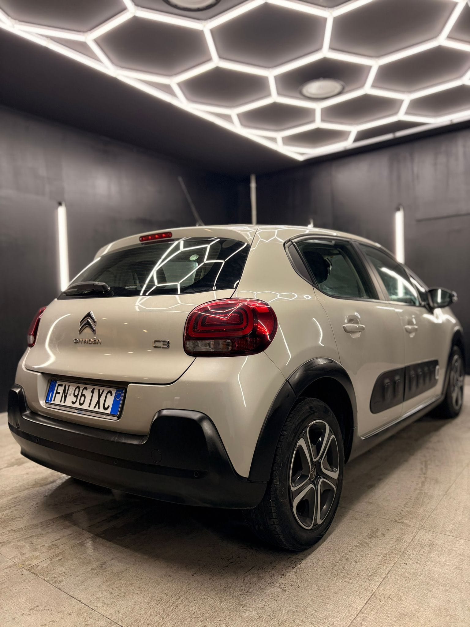 
CITROENC3 BlueHDi 75 S&S Shine2018 full									