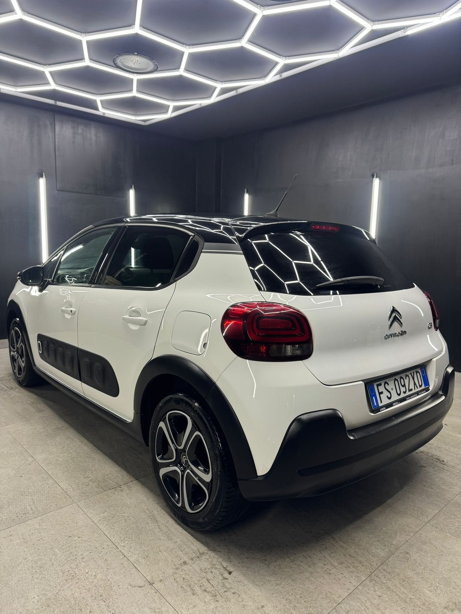 
CITROENC3 PureTech 82 S&S Shine2018 full									
