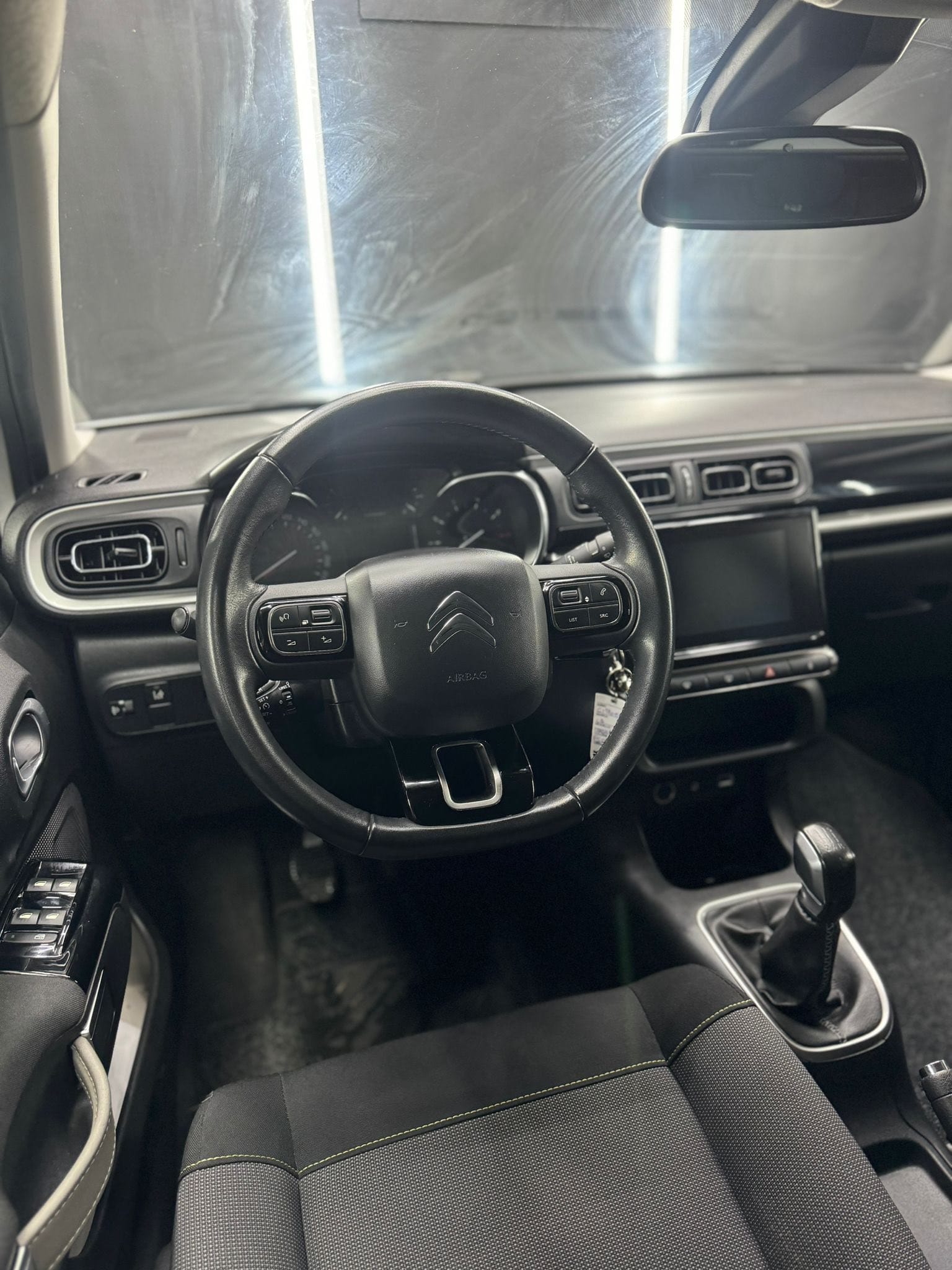 
CITROENC3 PureTech 82 S&S Shine2018 full									