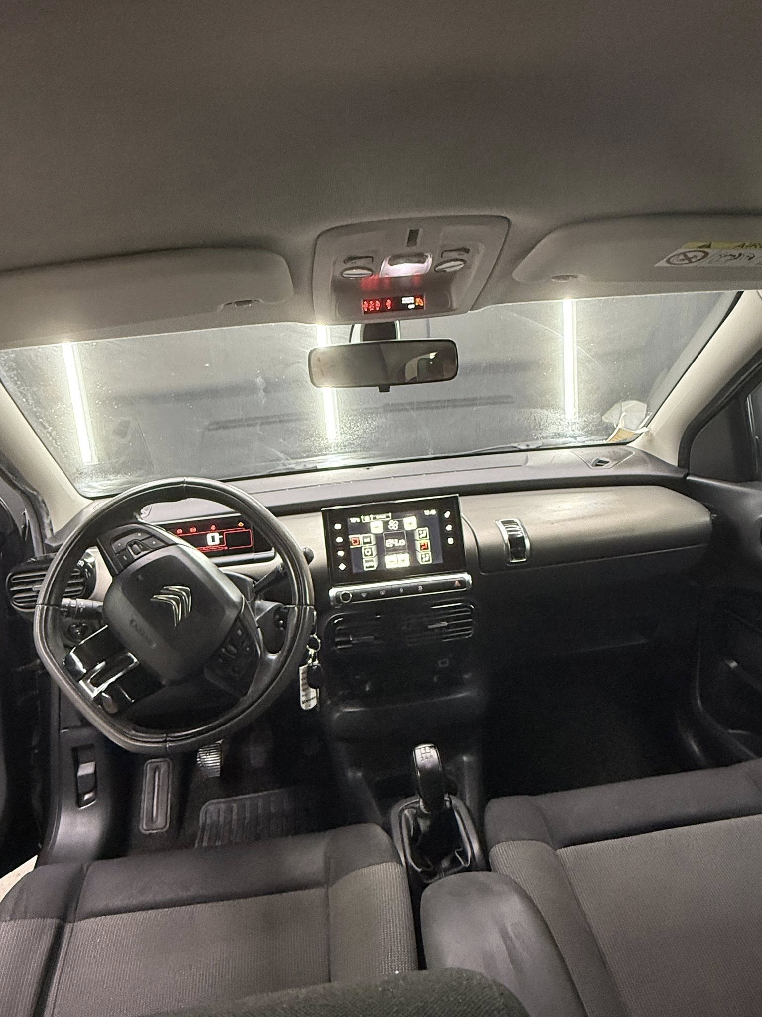 
CITROENC4 Cactus BlueHDi 100 S&S Shine2015 full									