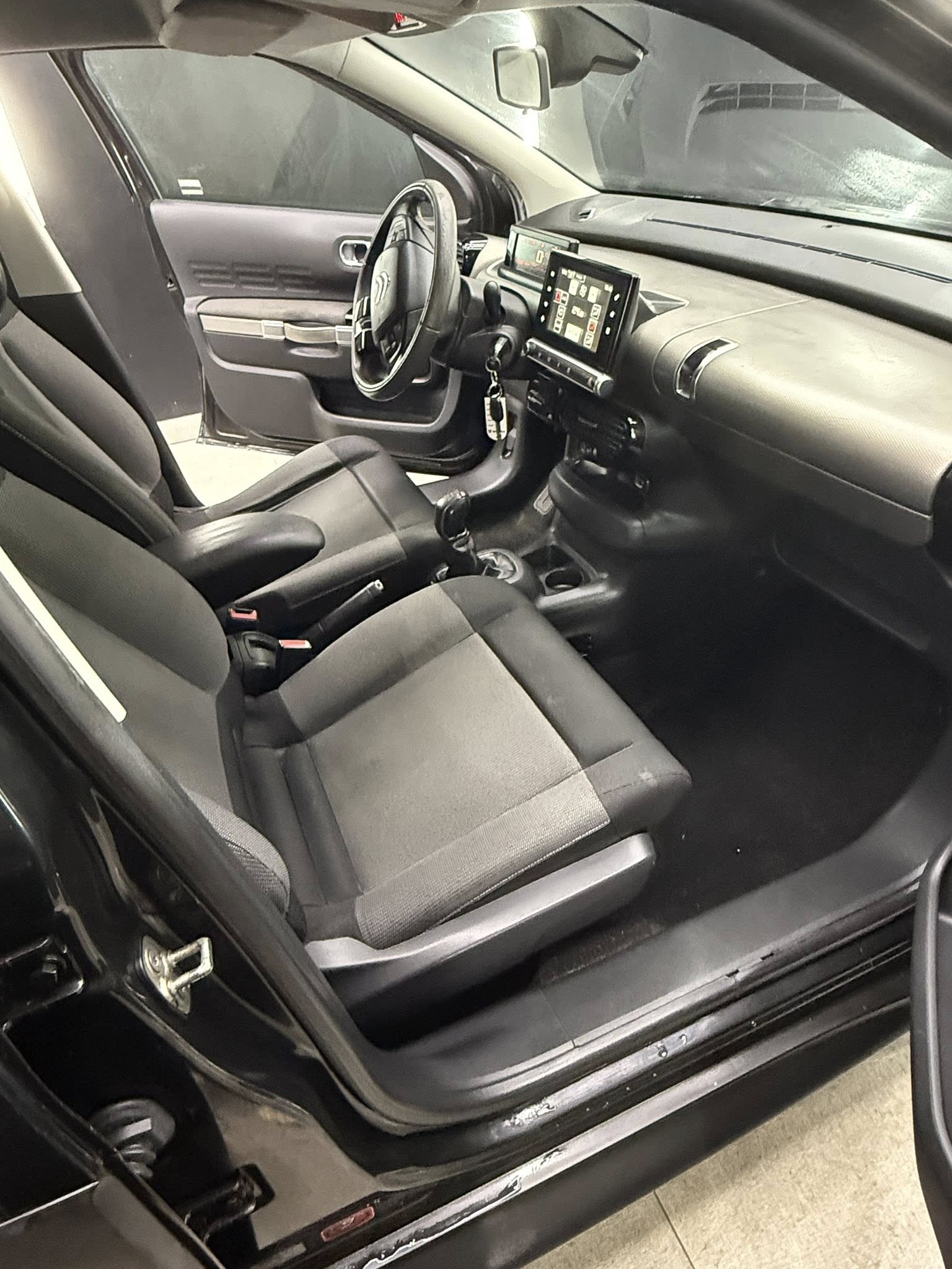 
CITROENC4 Cactus BlueHDi 100 S&S Shine2015 full									