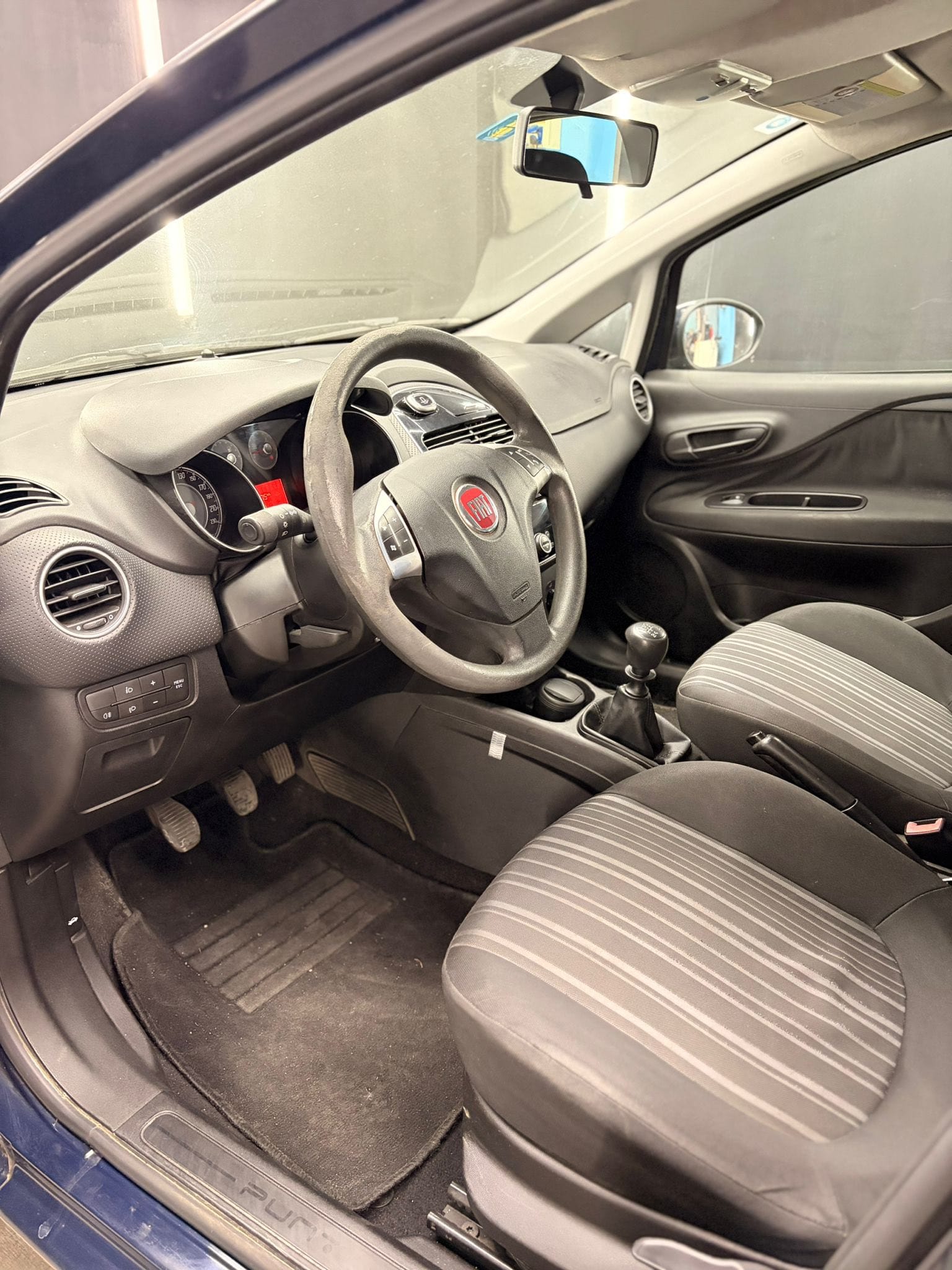 
FIATPunto Evo 1.2 5p S&S Dynamic2011 full									