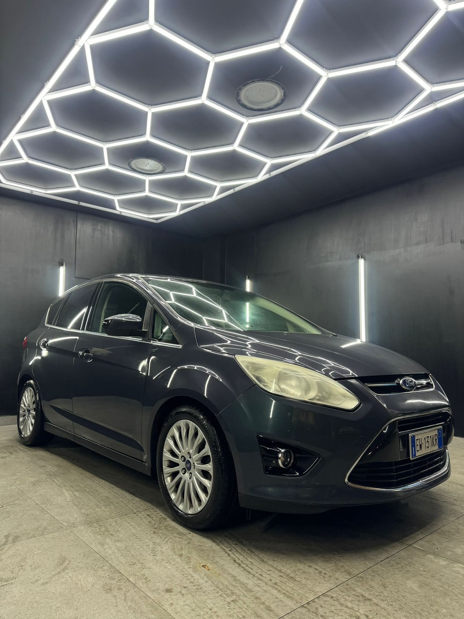 
FORDC-MAX 2.0 TDCI Powershift Titanium2014 full									