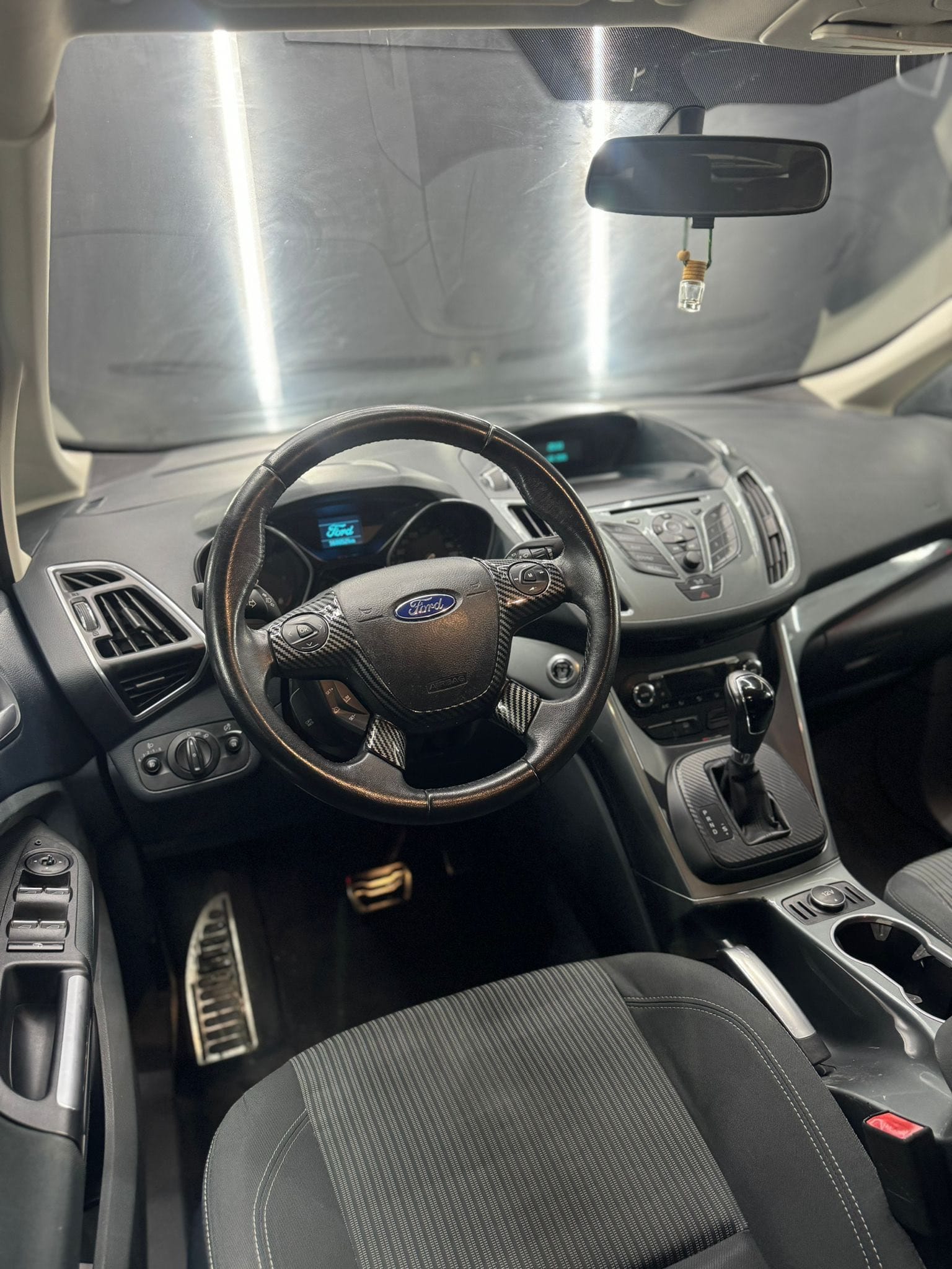 
FORDC-MAX 2.0 TDCI Powershift Titanium2014 full									