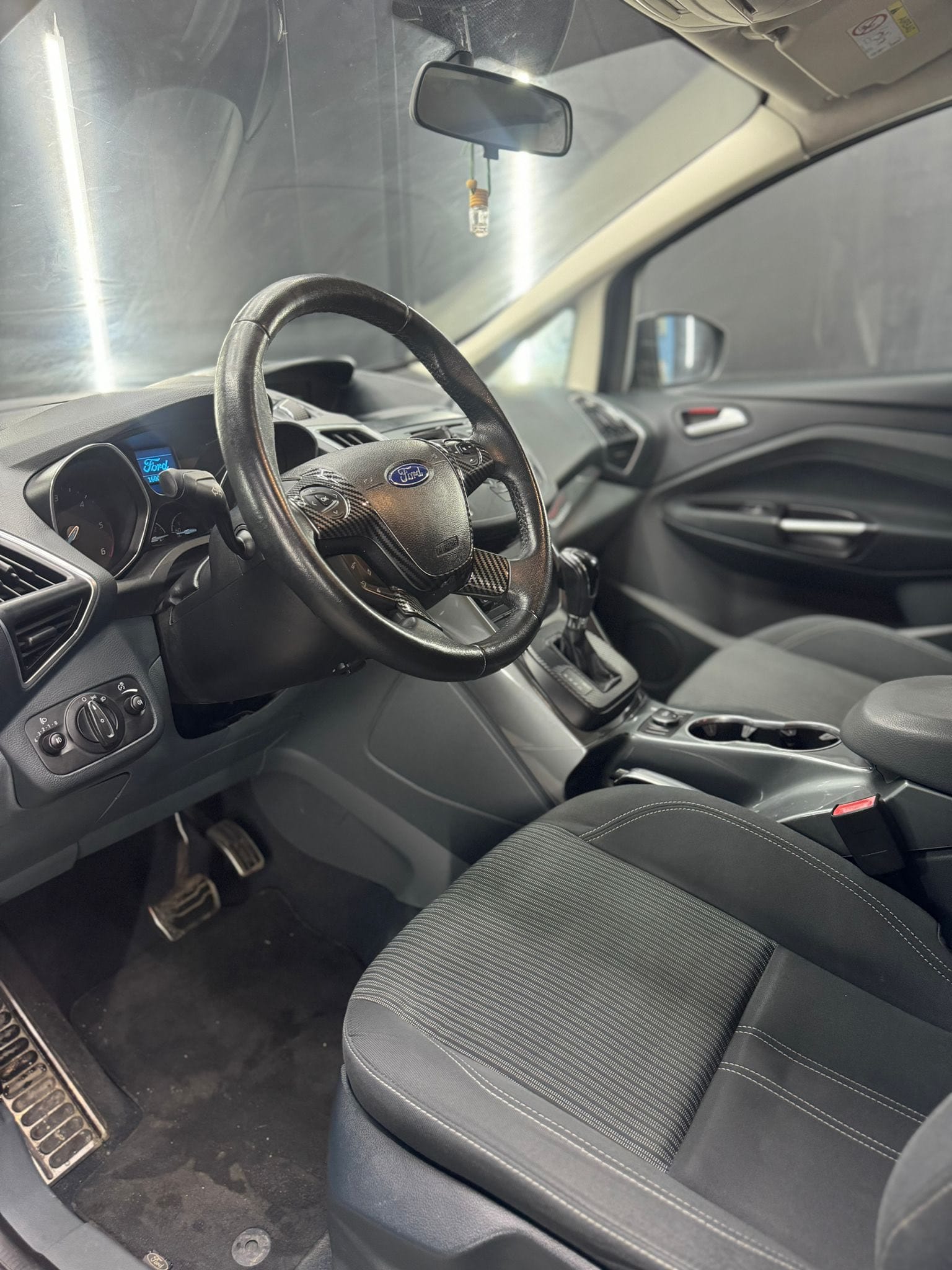 
FORDC-MAX 2.0 TDCI Powershift Titanium2014 full									