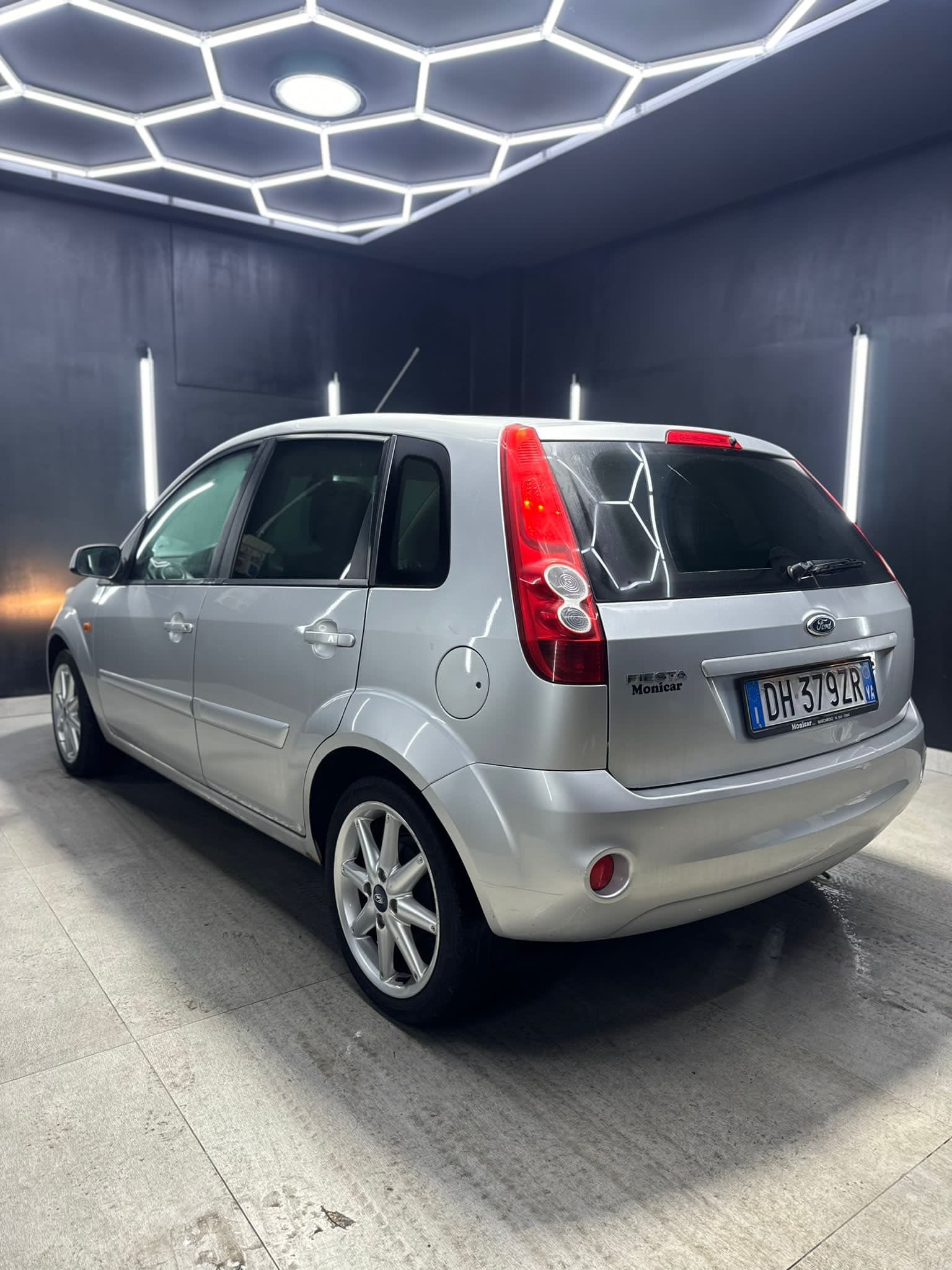 
FORDFIESTA 1.2 16V 5P Ghia2007 full									