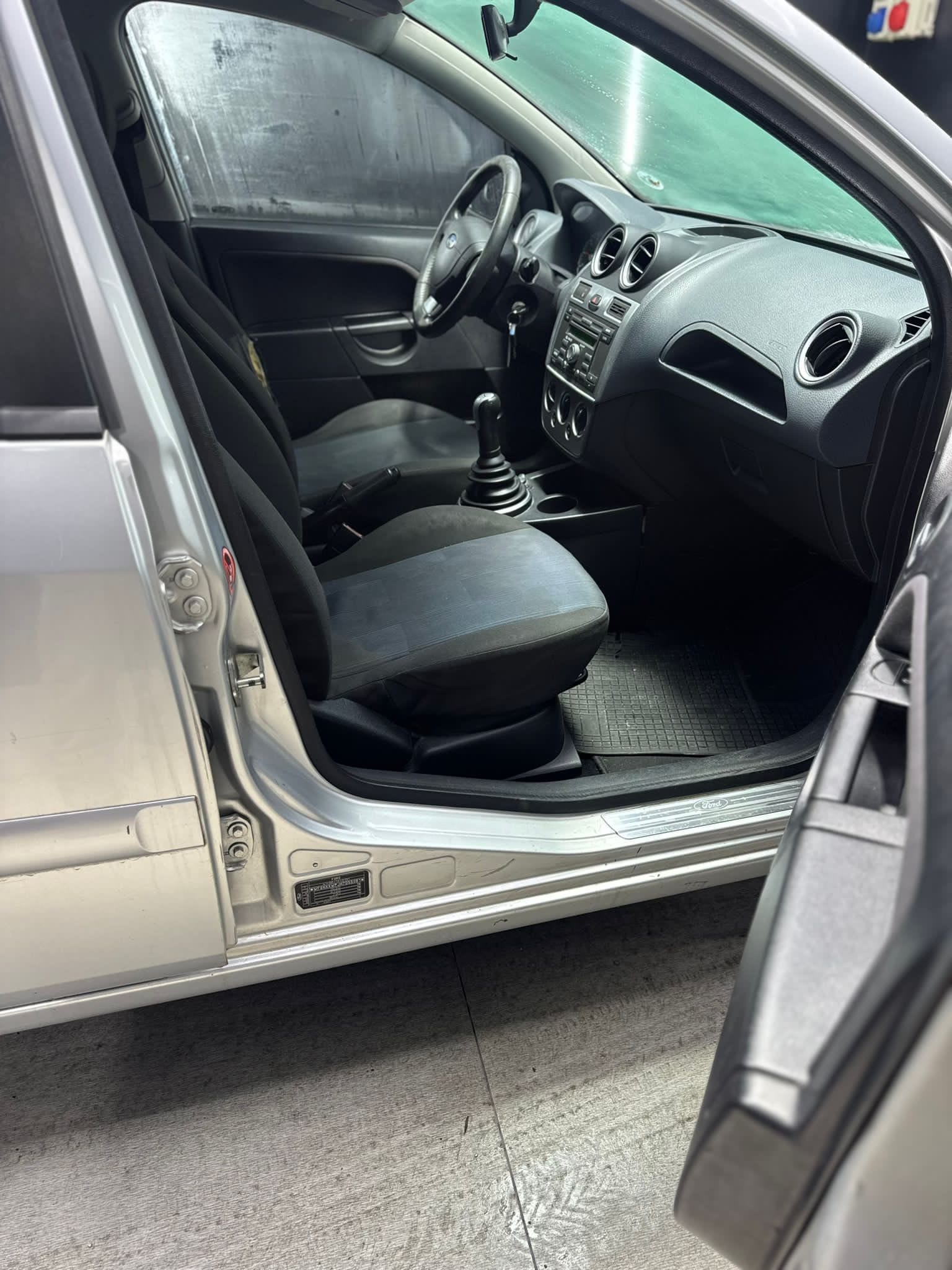 
FORDFIESTA 1.2 16V 5P Ghia2007 full									