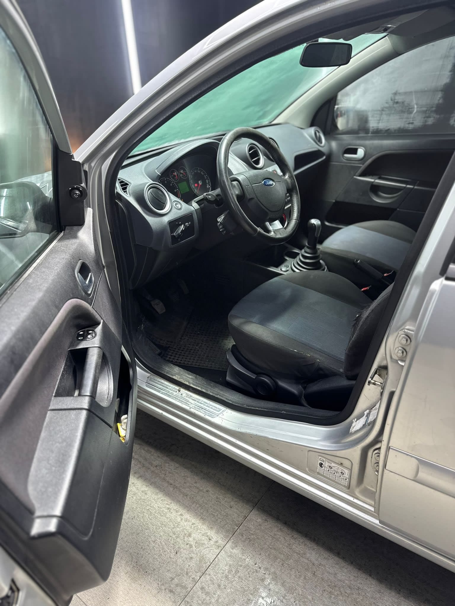 
FORDFIESTA 1.2 16V 5P Ghia2007 full									