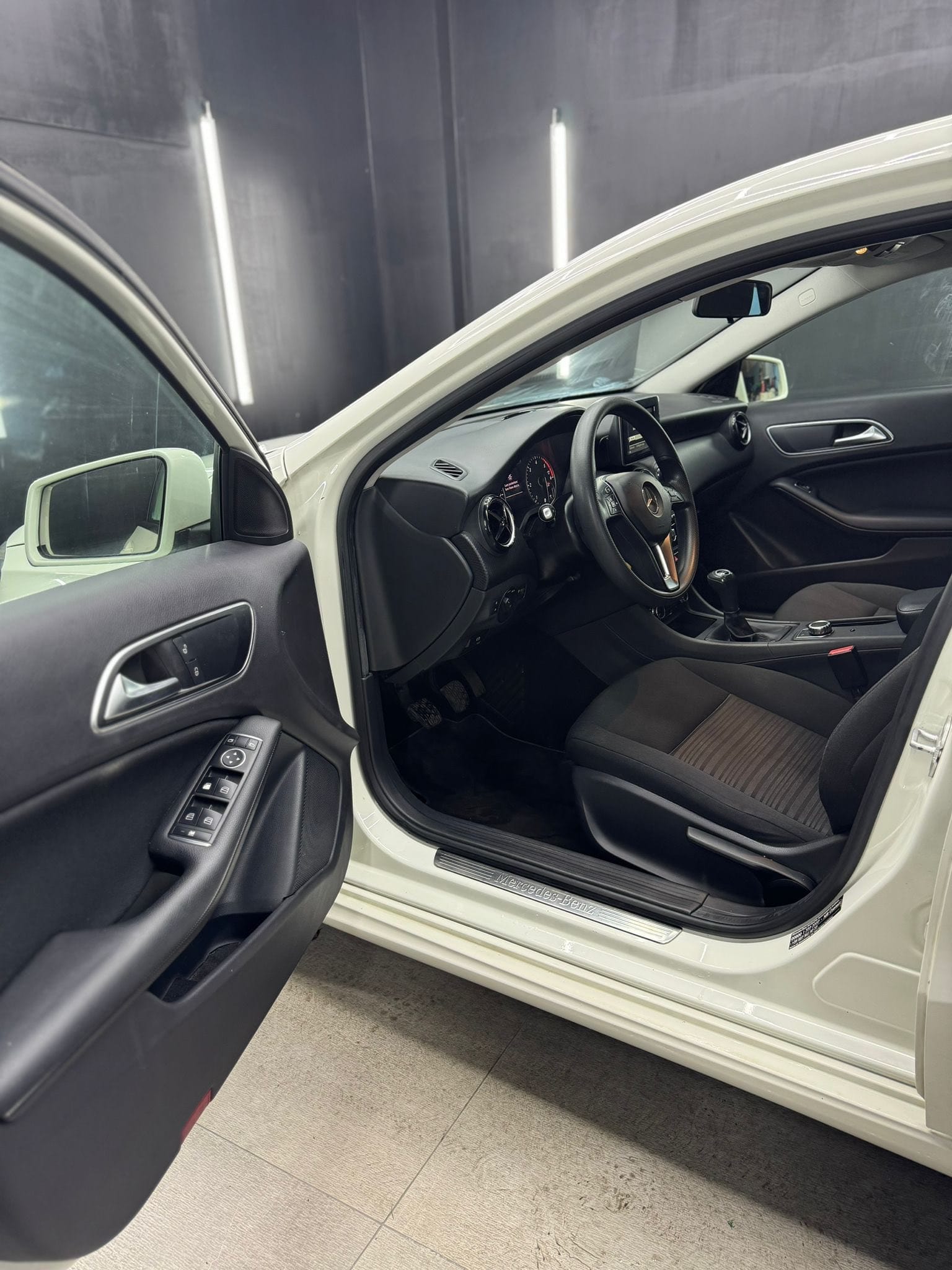 
MERCEDESCLASSE A 200 CDI Dark Night Edition2015 full									