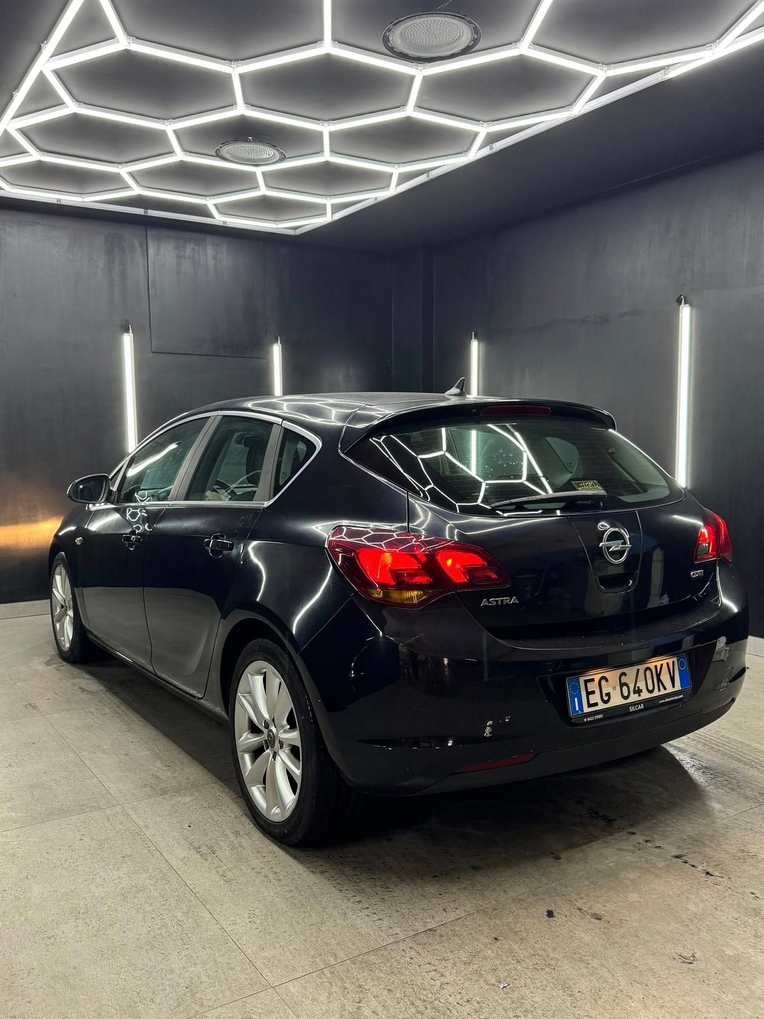 
OPELAstra 1.7 CDTI 110CV 5p. Cosmo2011 full									
