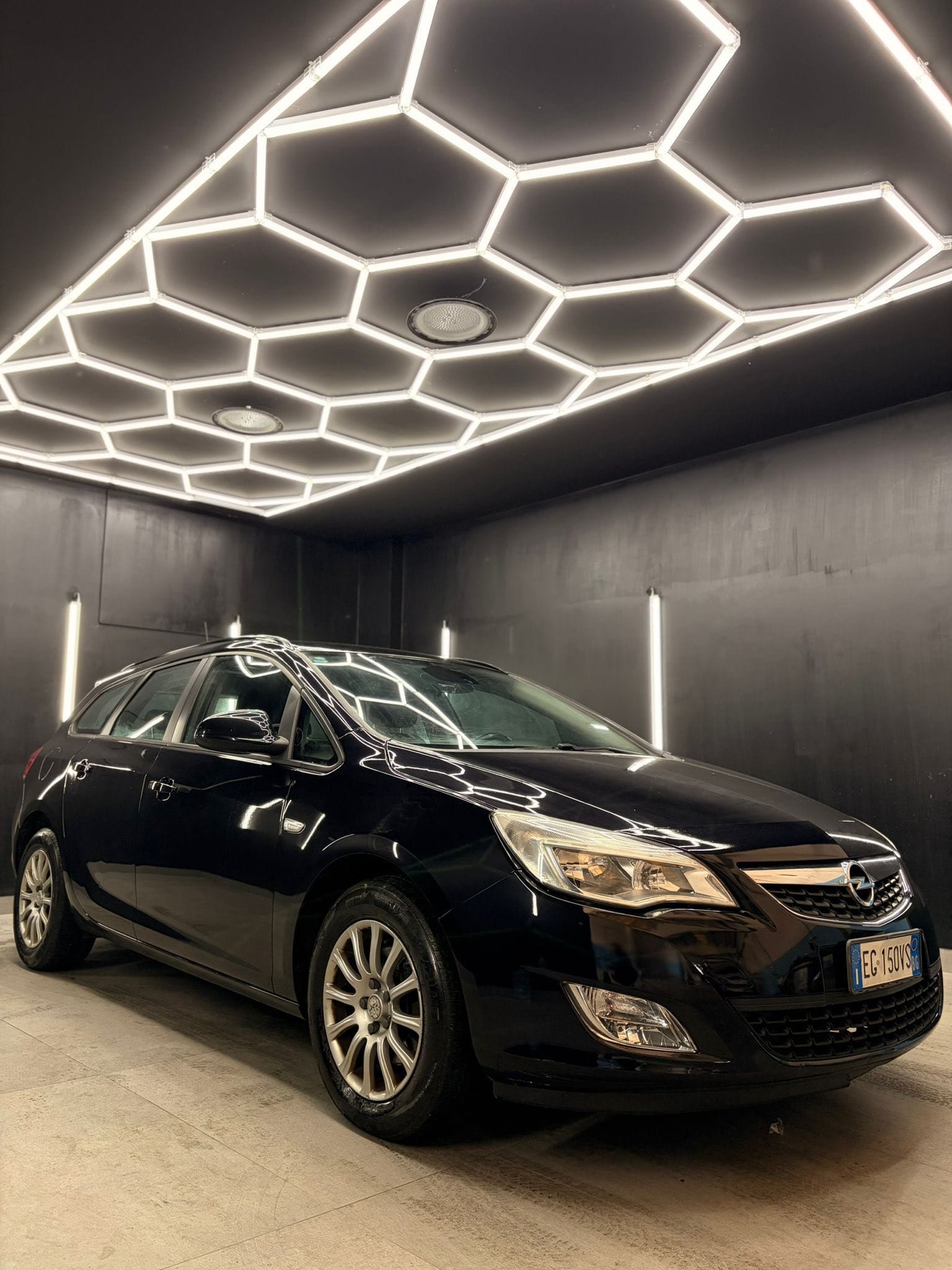 
OPELAstra 1.7 CDTI 110CV Sports Tourer Cosmo2011 full									