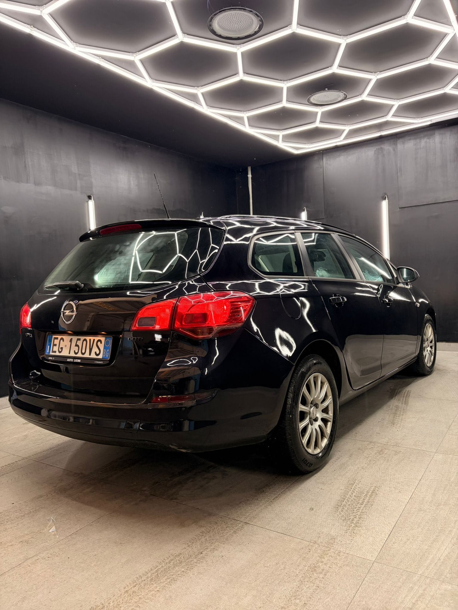 
OPELAstra 1.7 CDTI 110CV Sports Tourer Cosmo2011 full									
