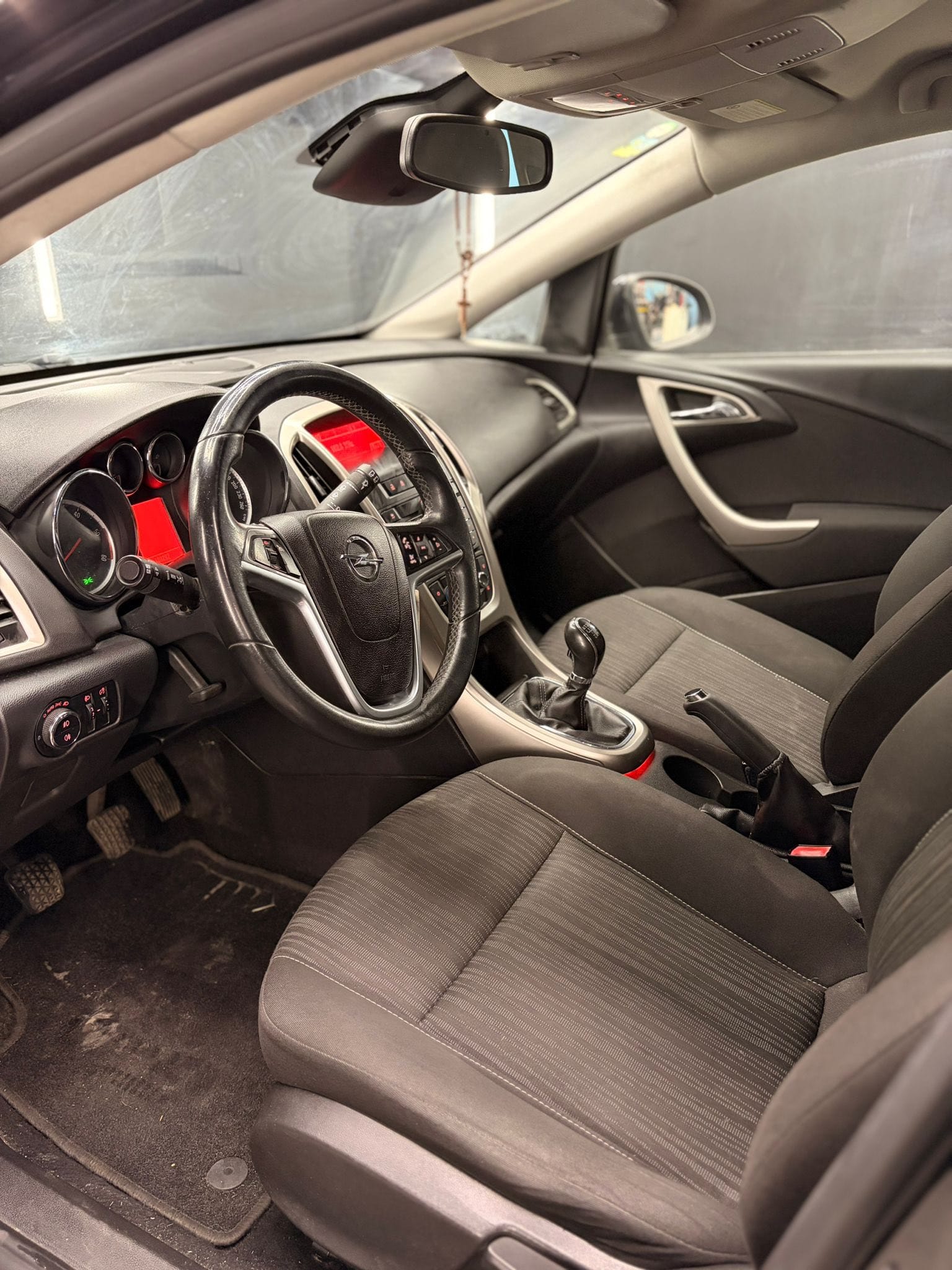 
OPELAstra 1.7 CDTI 110CV Sports Tourer Cosmo2011 full									