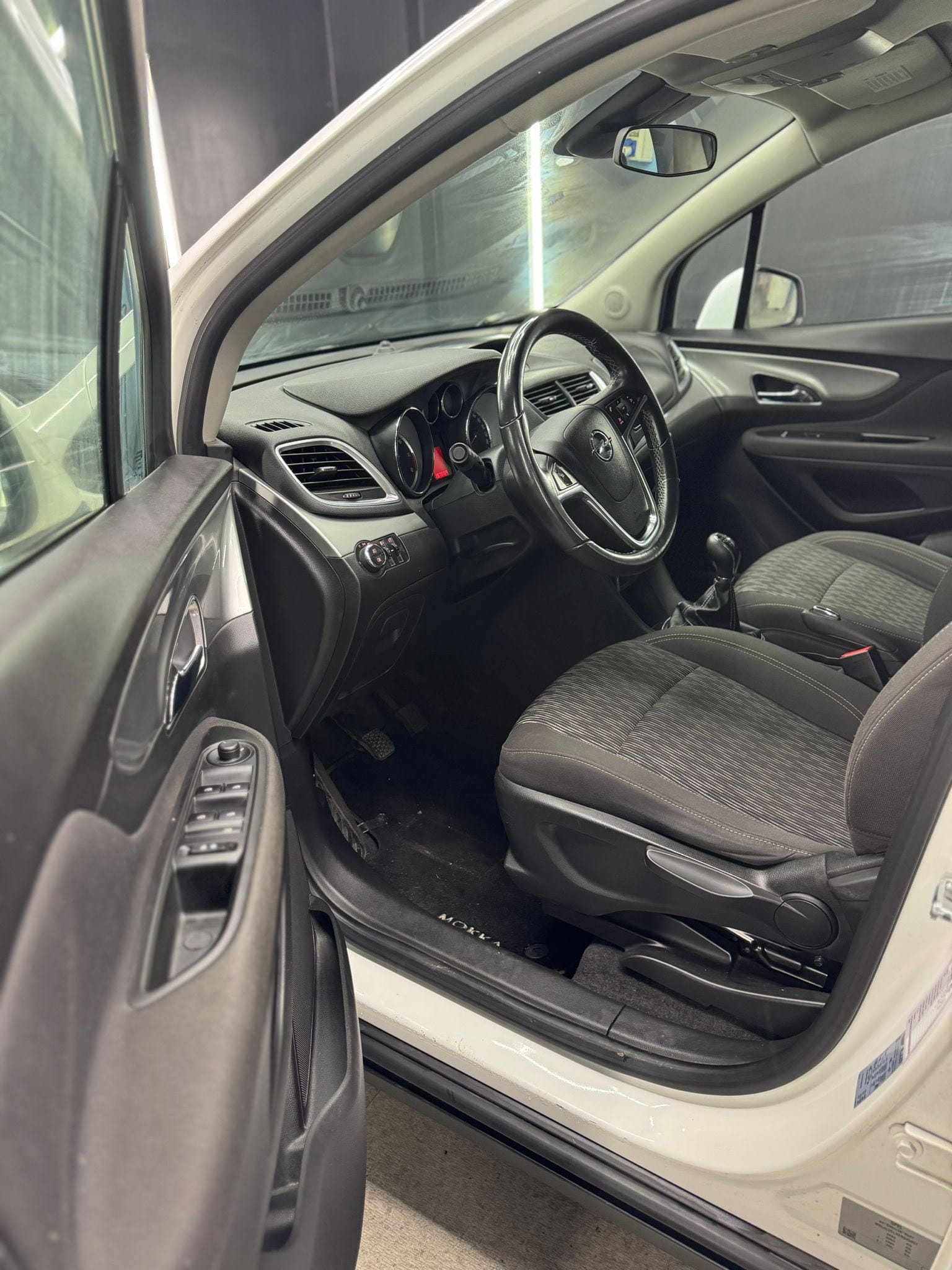 
OPELMOKKA 1.7 CDTI Ecotec 130CV 4×2 Cosmo2014 full									