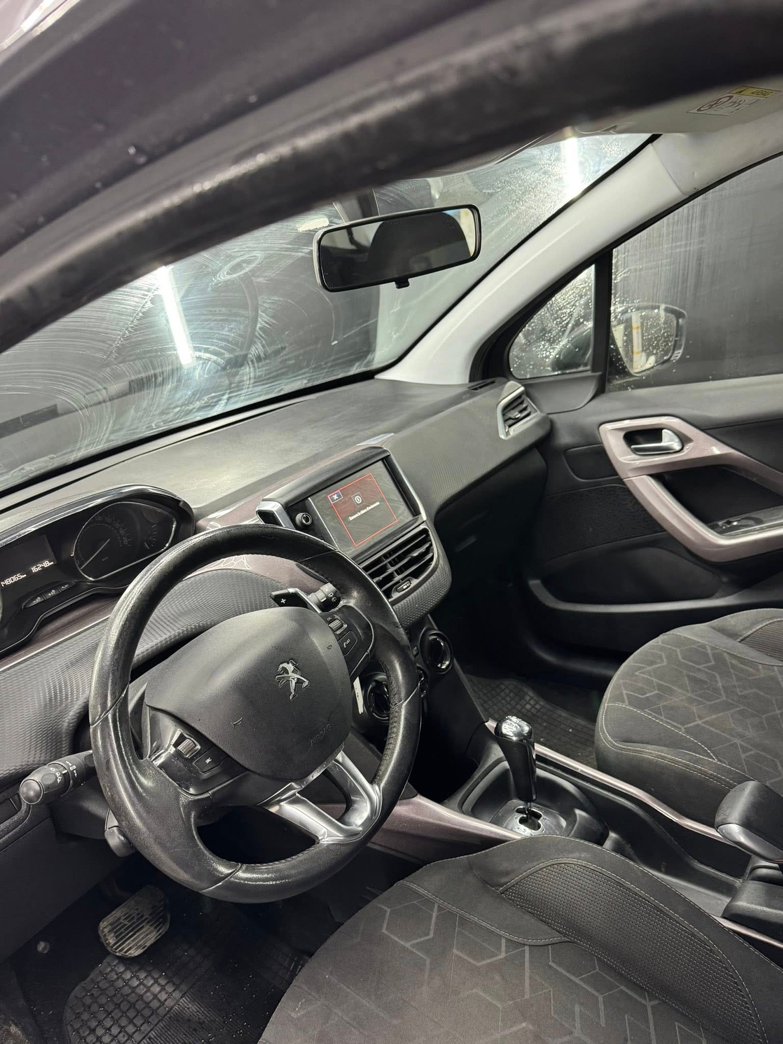 
PEUGEOT2008 1.6 e-HDi 92 CV S&S ETG6 Allure2015 full									