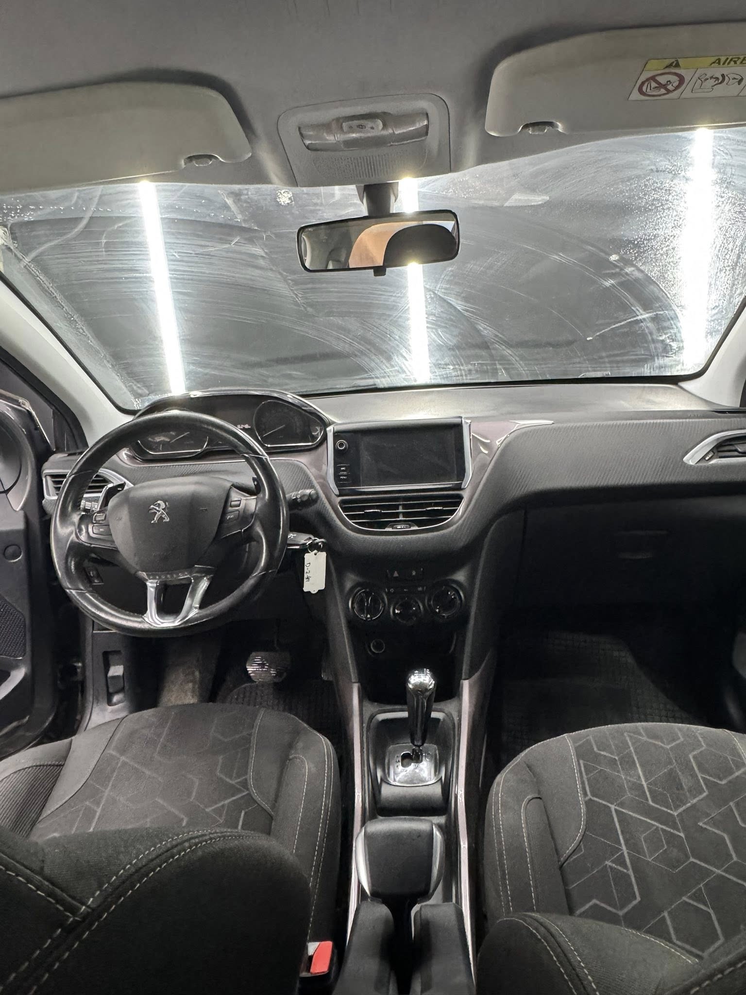 
PEUGEOT2008 1.6 e-HDi 92 CV S&S ETG6 Allure2015 full									