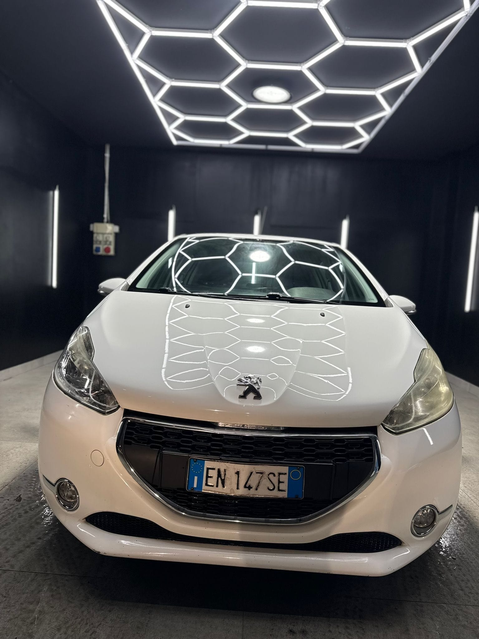 
PEUGEOT208 1o serie 1.2 VTi 82 CV 5P Allure2012 full									