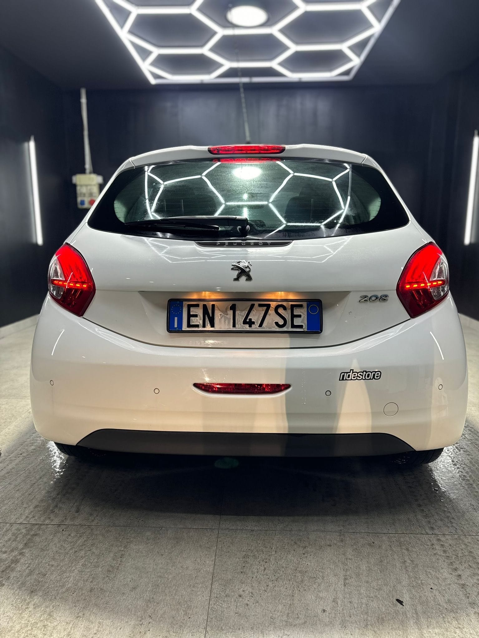 
PEUGEOT208 1o serie 1.2 VTi 82 CV 5P Allure2012 full									