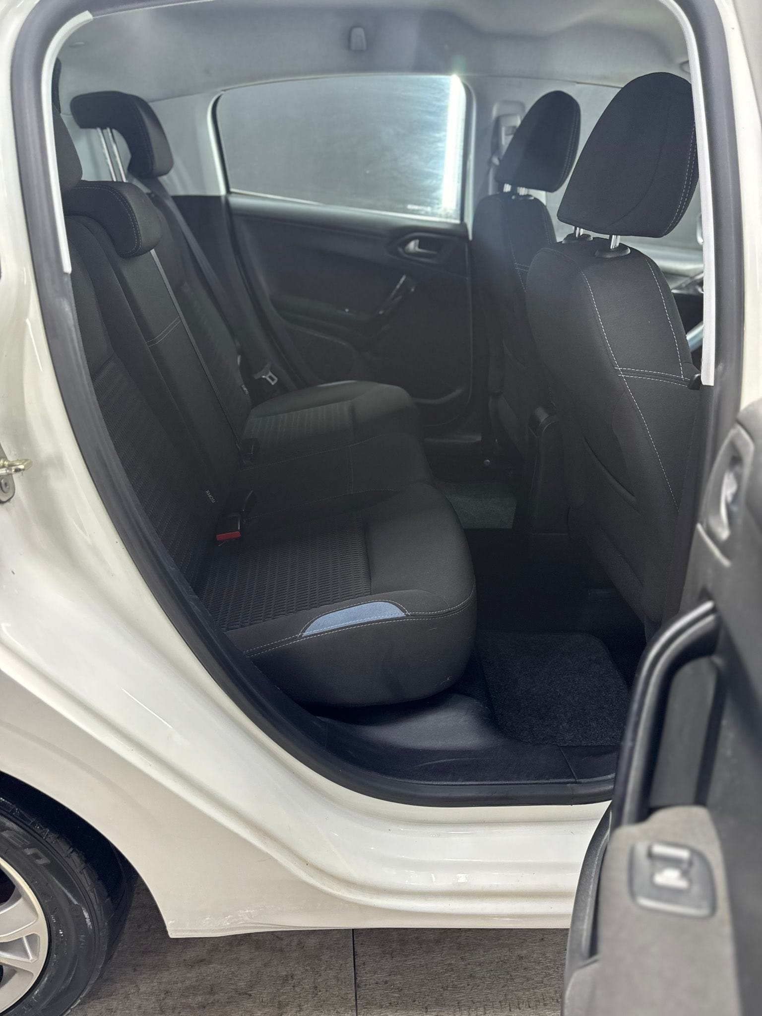 
PEUGEOT208 1o serie 1.2 VTi 82 CV 5P Allure2012 full									