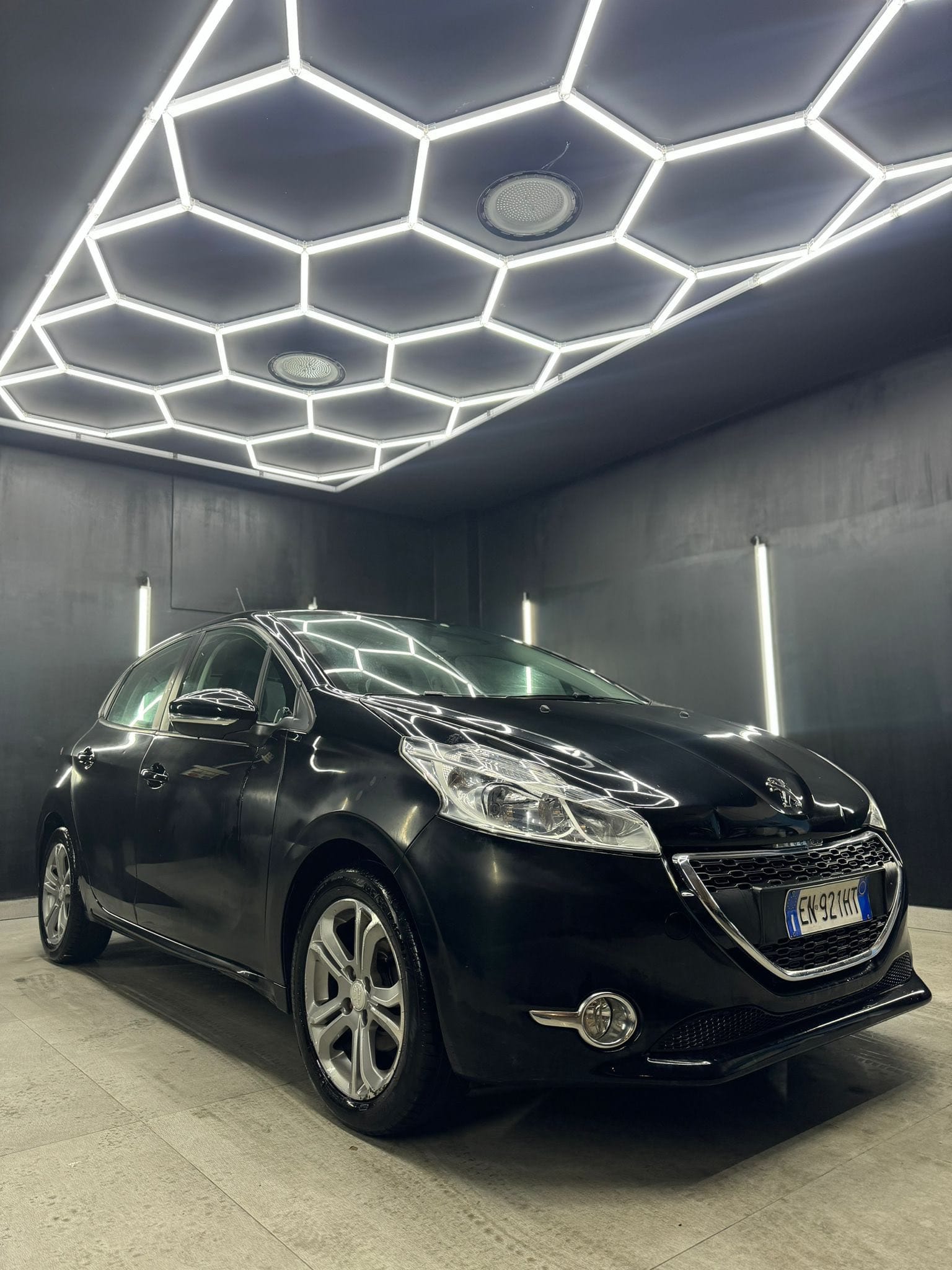 
PEUGEOT208 1.2 VTi 5p. Access2012 full									
