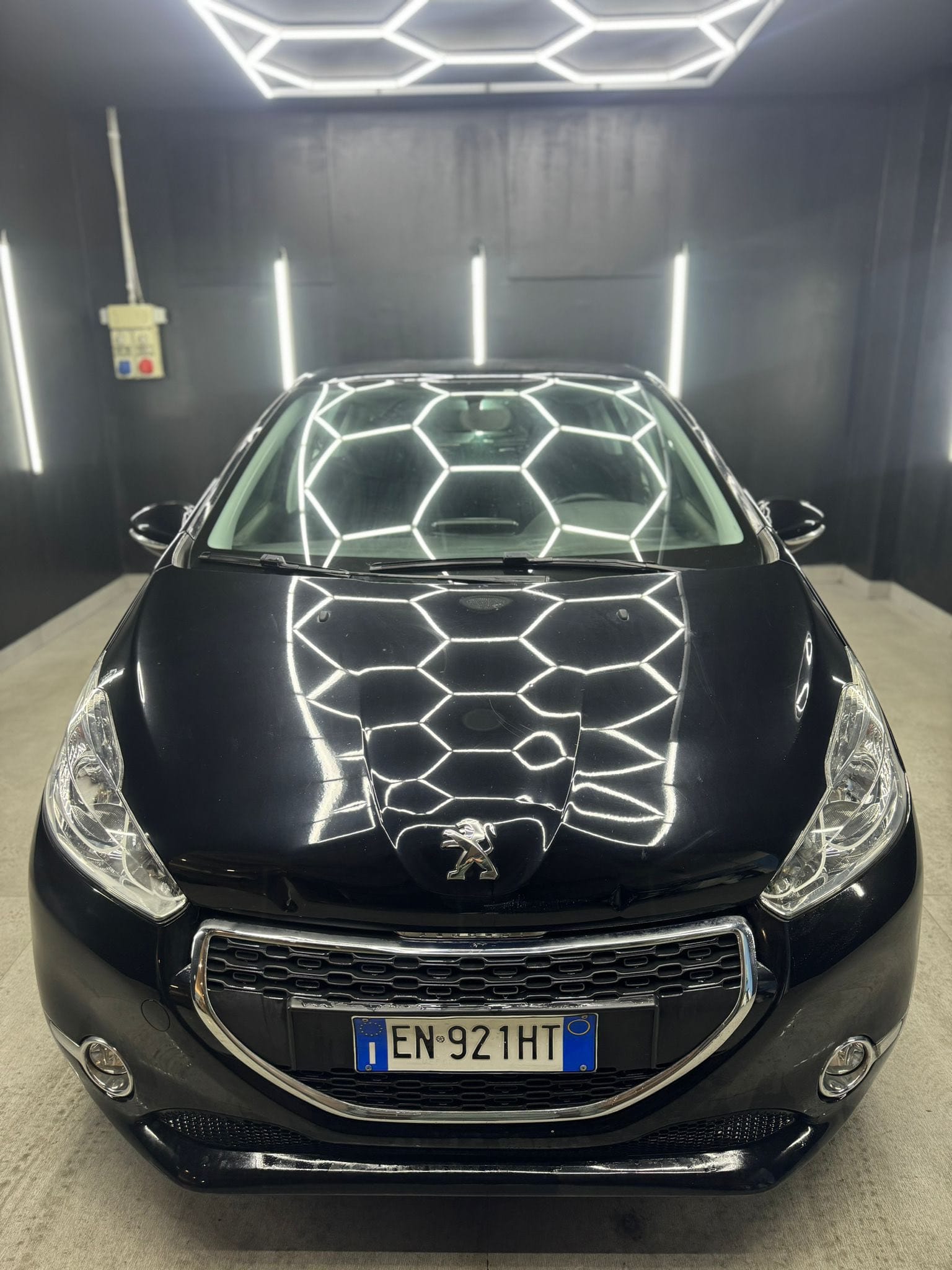 
PEUGEOT208 1.2 VTi 5p. Access2012 full									