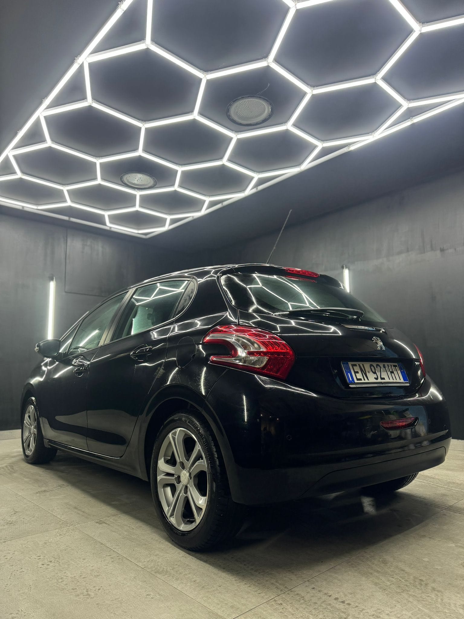 
PEUGEOT208 1.2 VTi 5p. Access2012 full									