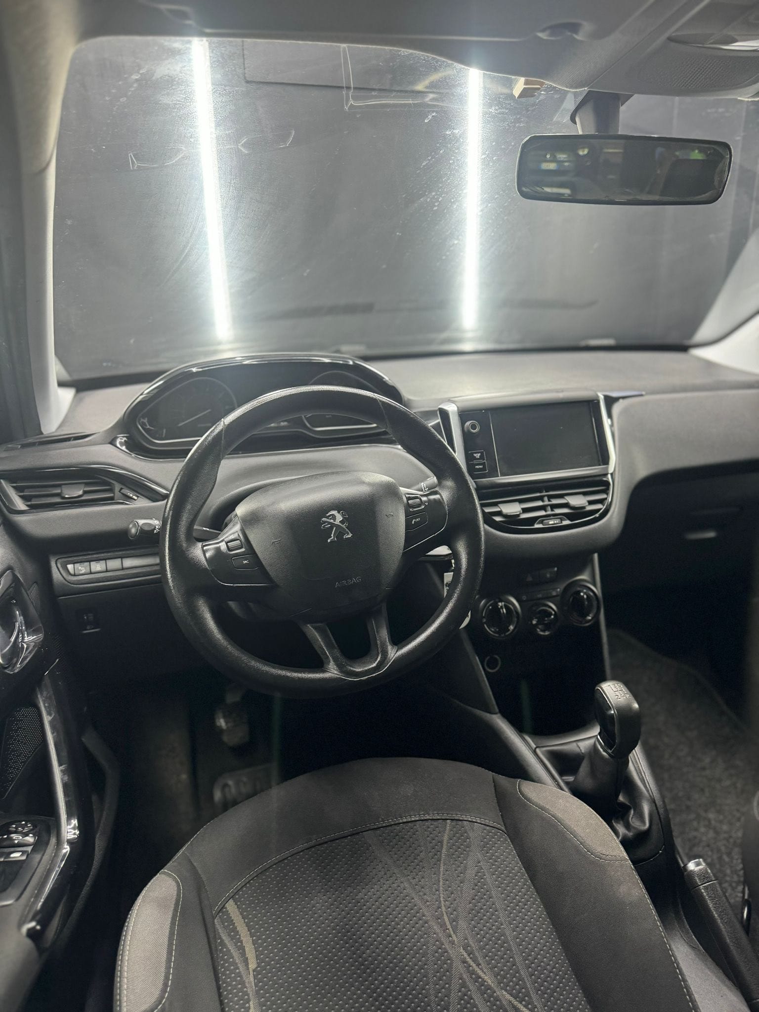 
PEUGEOT208 1.2 VTi 5p. Access2012 full									