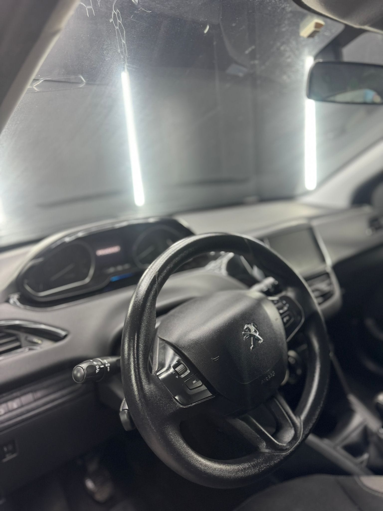 
PEUGEOT208 1.2 VTi 5p. Access2012 full									