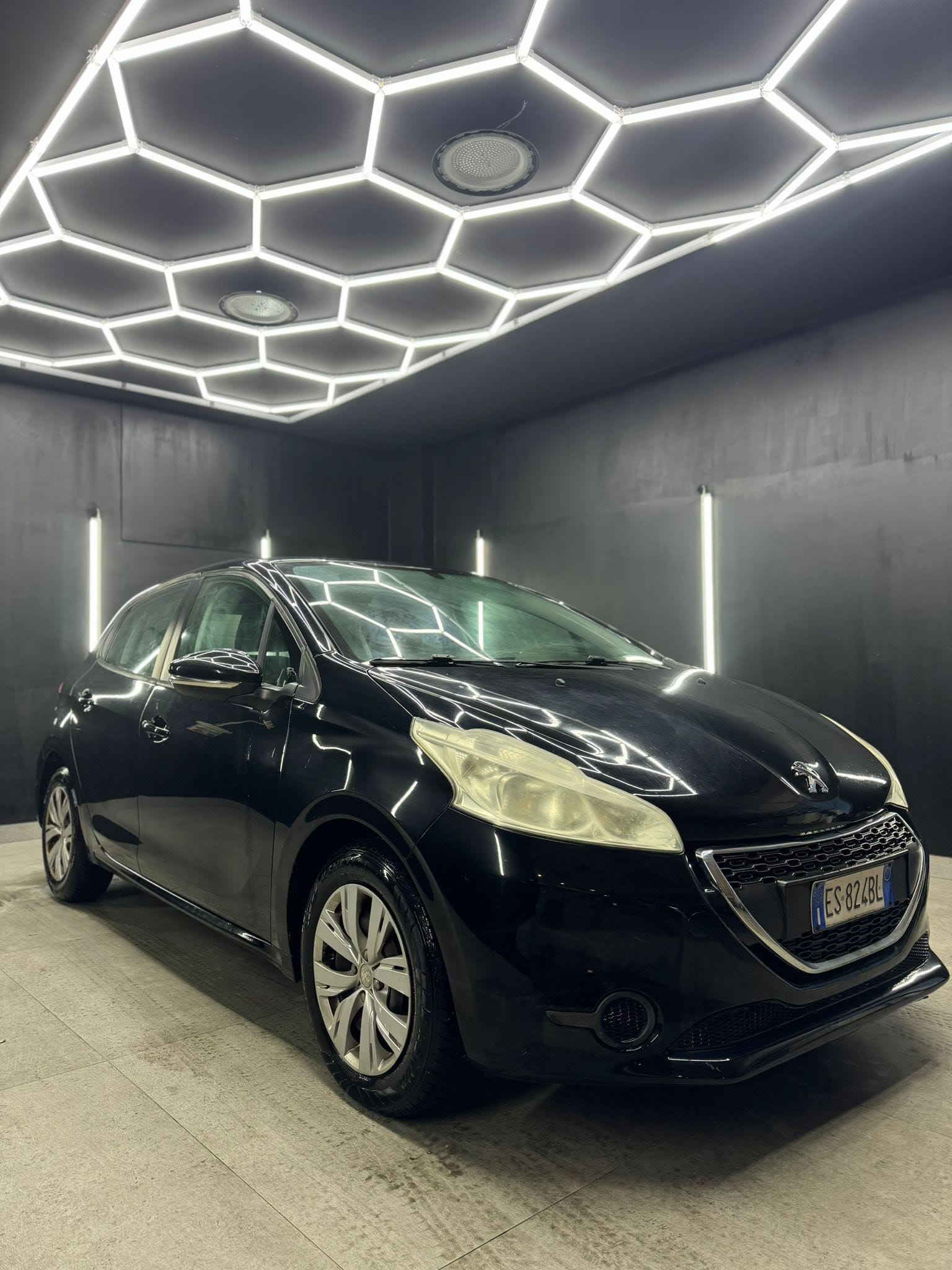 
PEUGEOT208 PureTech 82 5p. Allure2013 full									