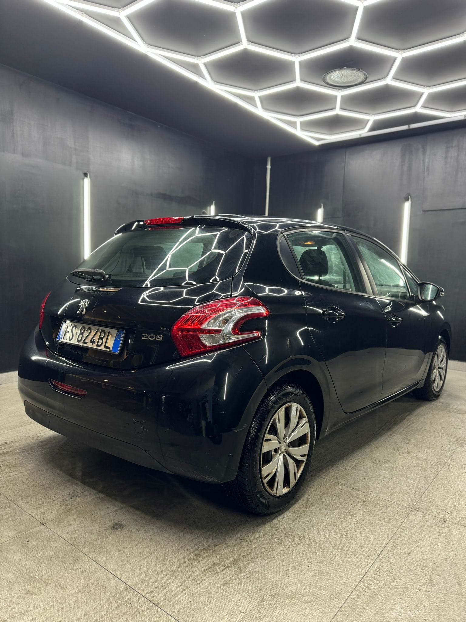 
PEUGEOT208 PureTech 82 5p. Allure2013 full									