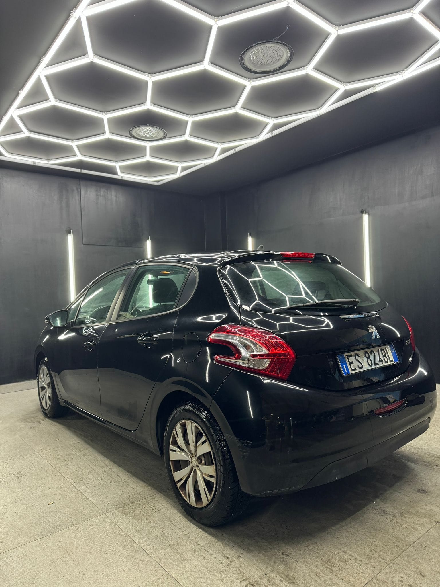 
PEUGEOT208 PureTech 82 5p. Allure2013 full									