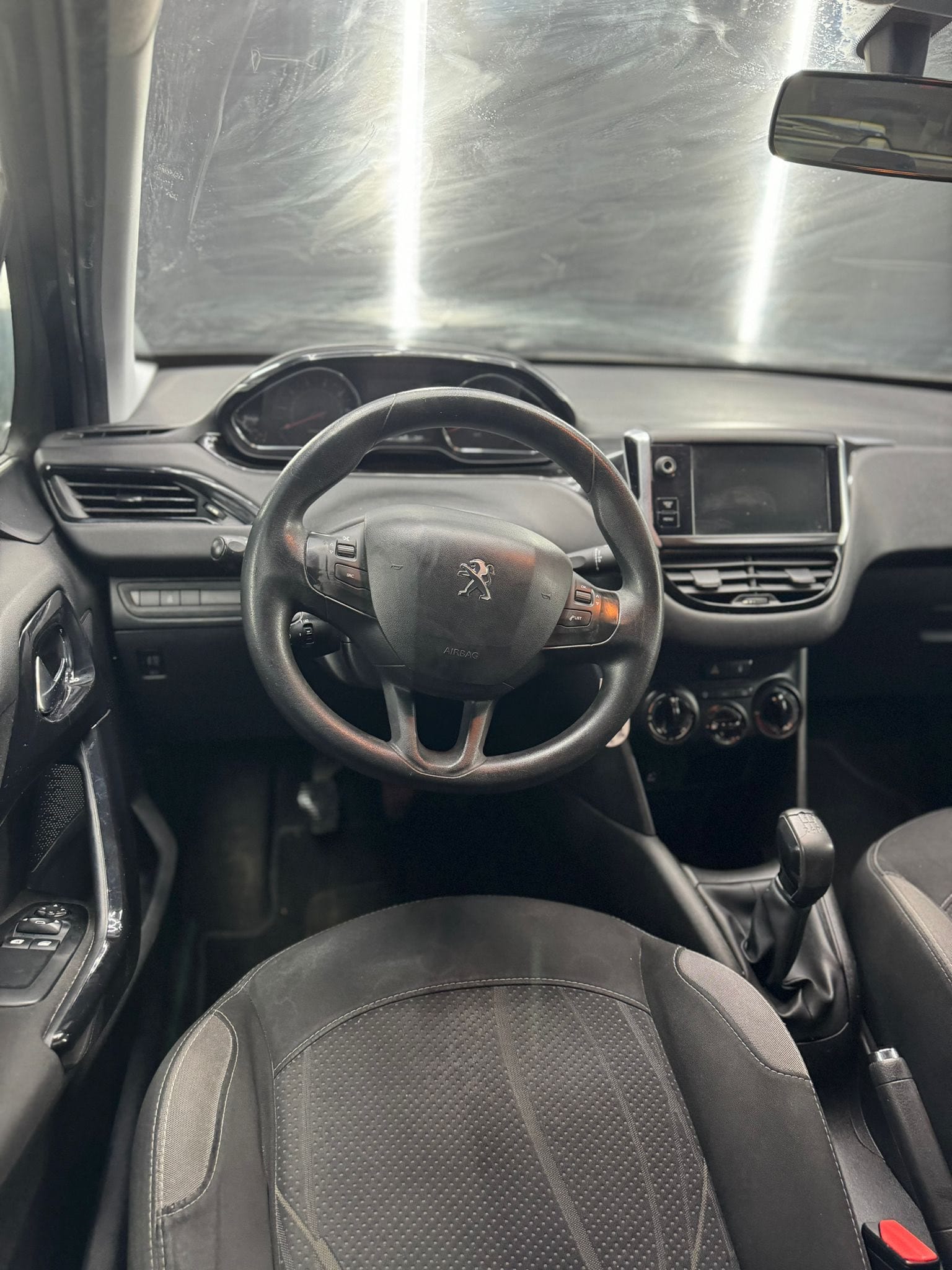 
PEUGEOT208 PureTech 82 5p. Allure2013 full									
