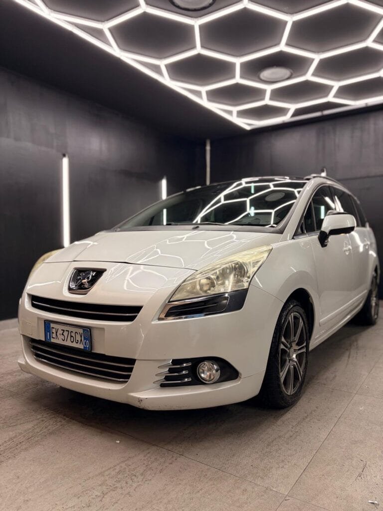 PEUGEOT5008 2.0 HDi 150CV Allure2011