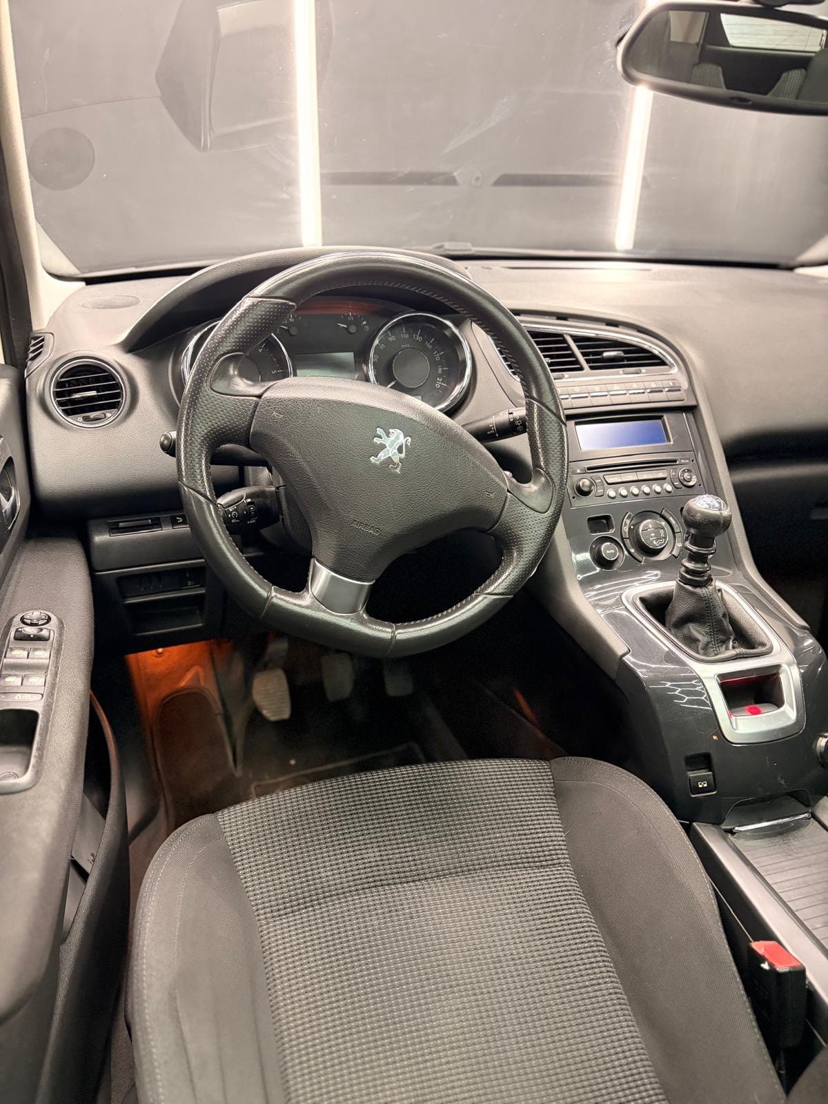 
PEUGEOT5008 2.0 HDi 150CV Allure2011 full									