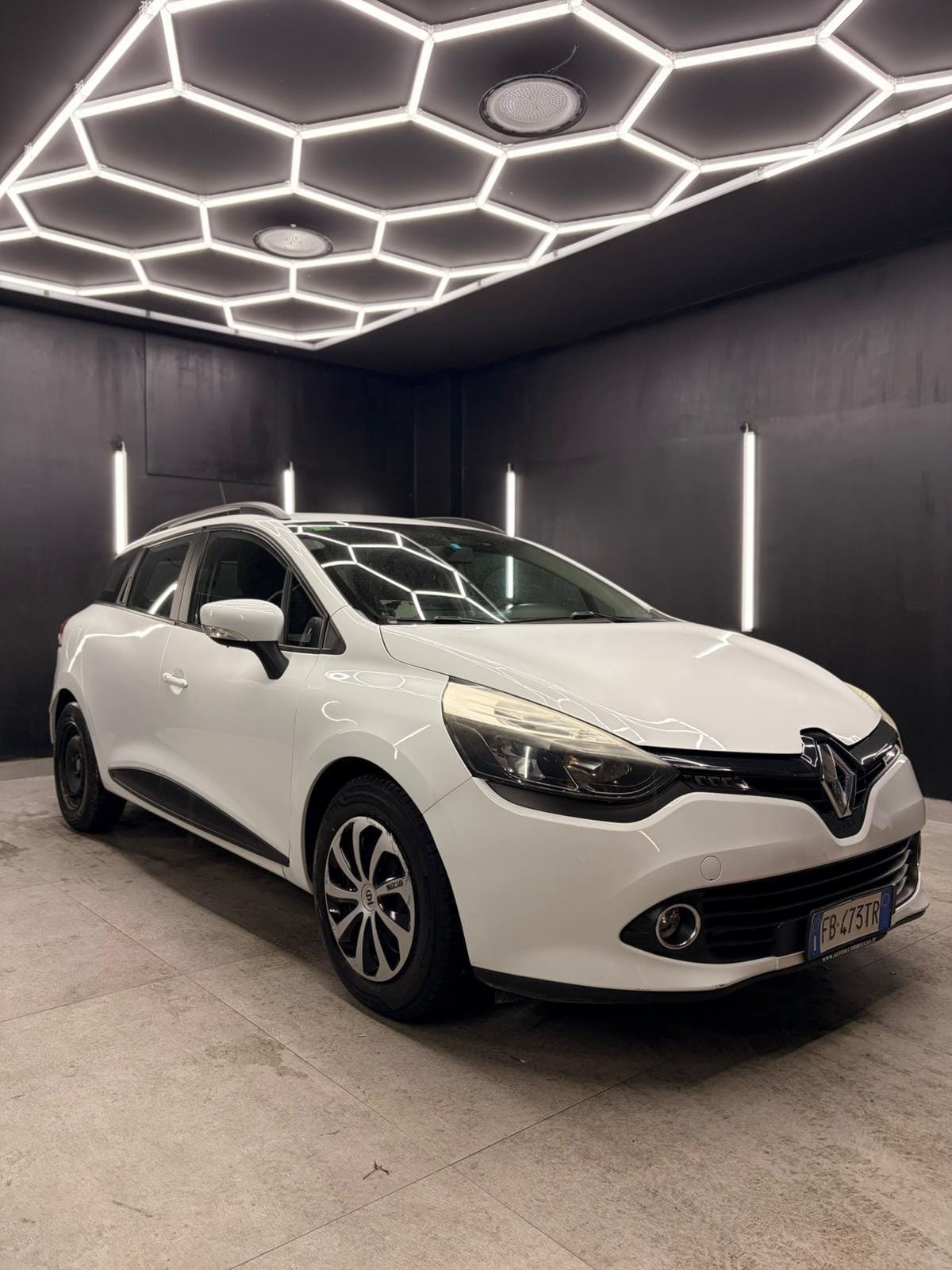 
RENAULTClio Sporter 1.2 75CV Zen2016 full									