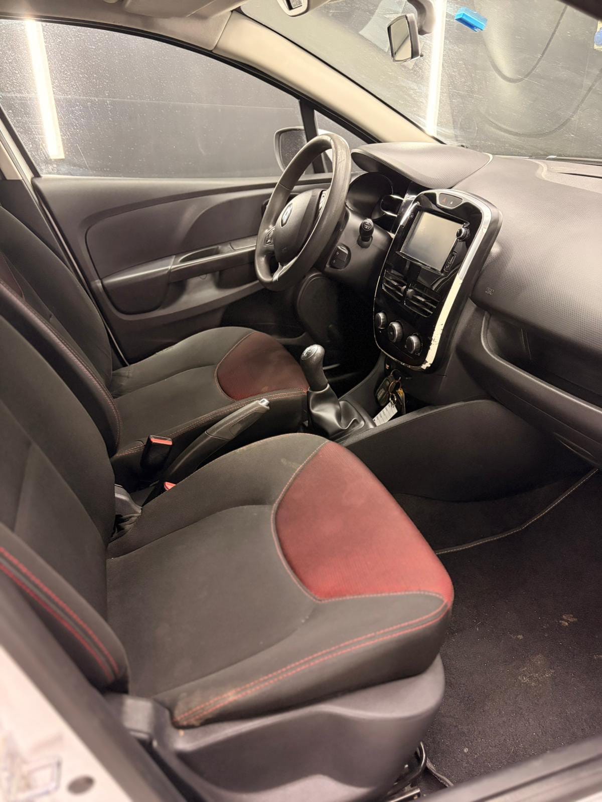 
RENAULTClio Sporter 1.2 75CV Zen2016 full									